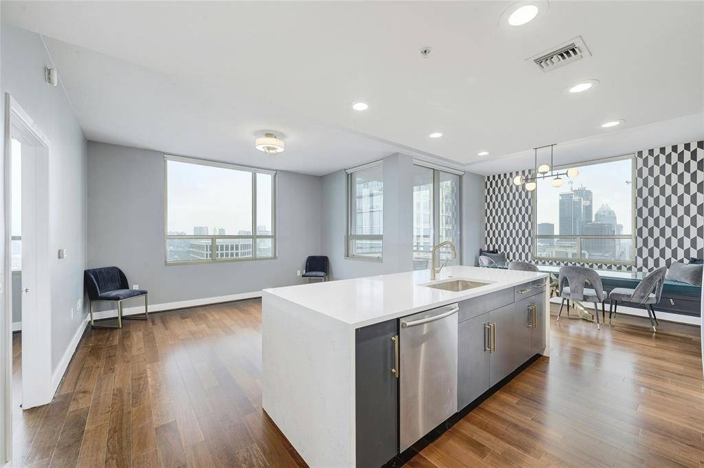 300 Bowie St 2301 — photo