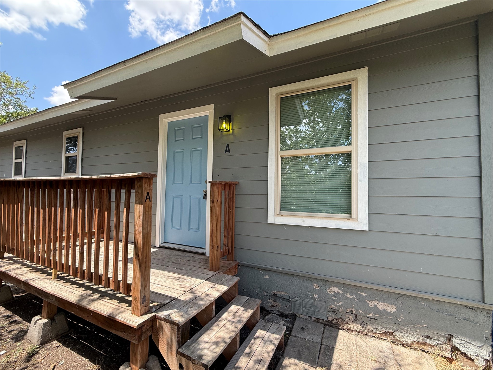 1009 Alex St a — photo