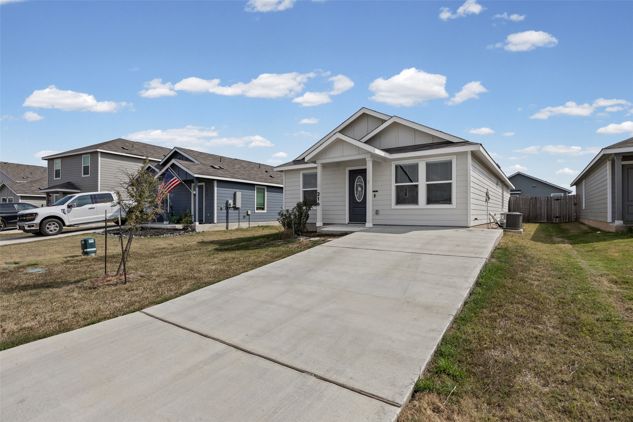 216 Hellcats Way, Jarrell, TX 76537 — photo 2