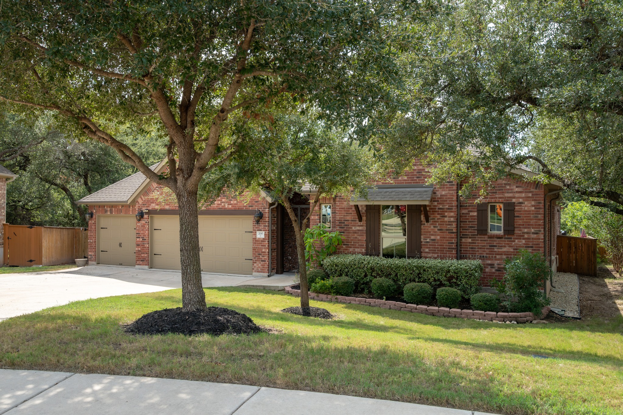 200 Lake Rim Cir — photo