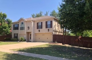 2402 Dennis St — photo