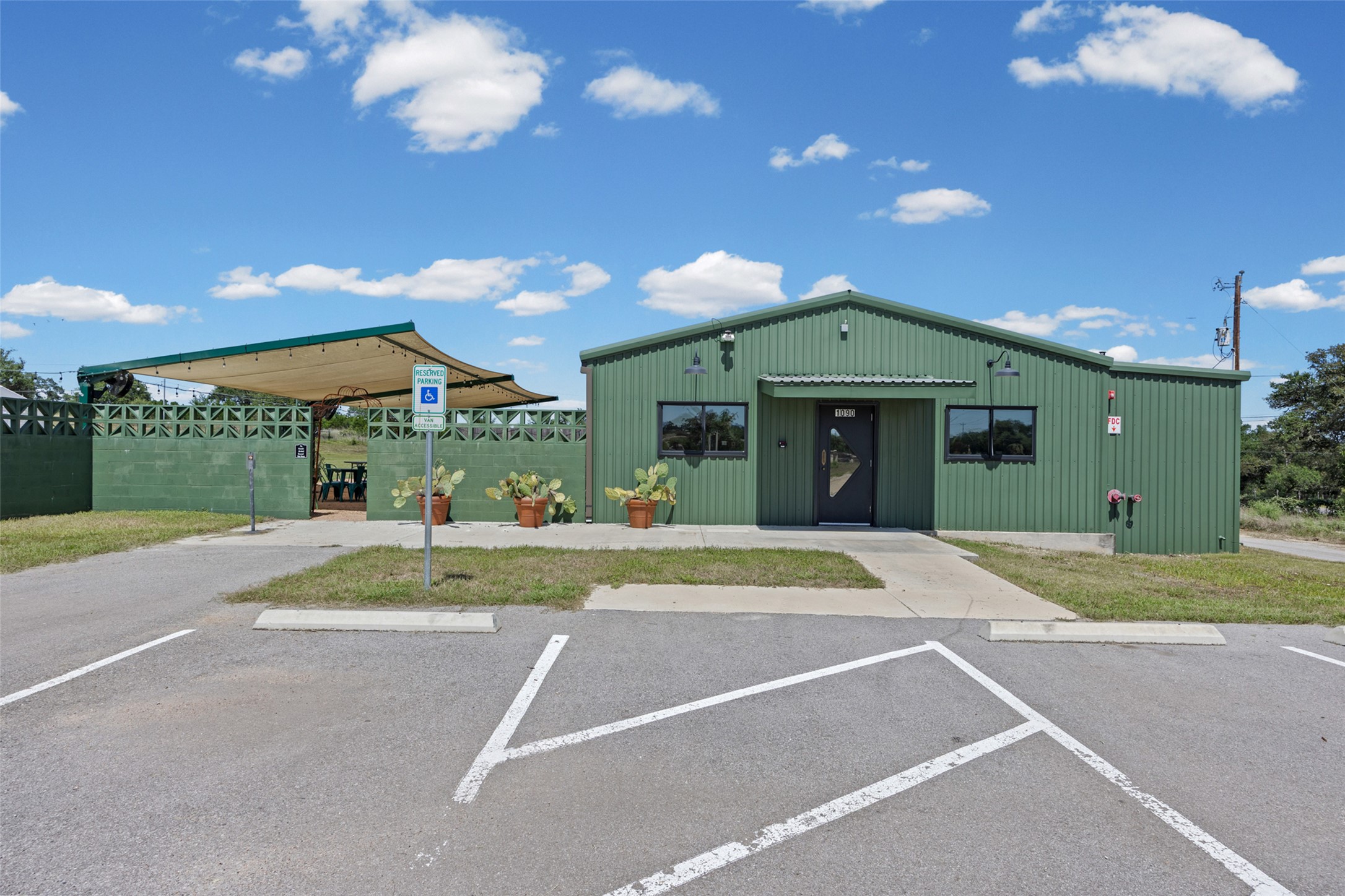 1090 FM 32 — photo