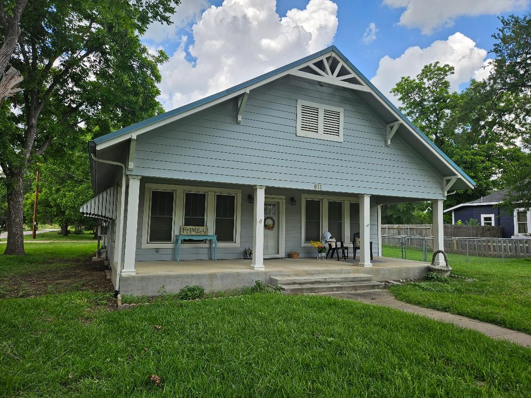 611 N Main St — photo