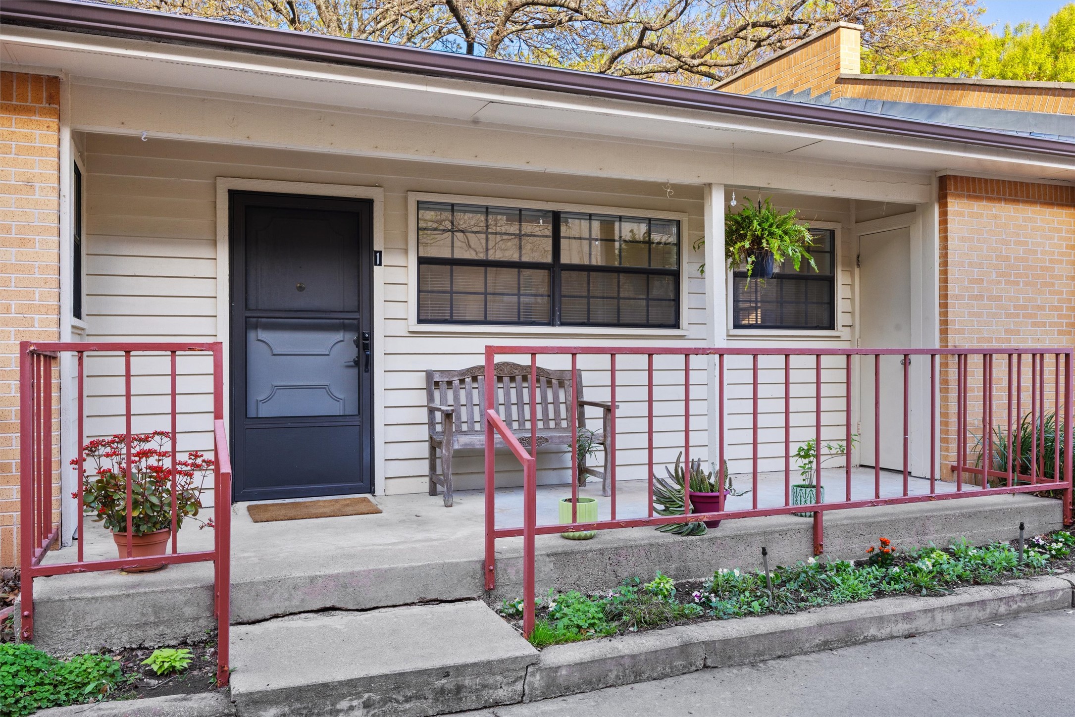 2301 Lawnmont Ave Unit 1 — photo