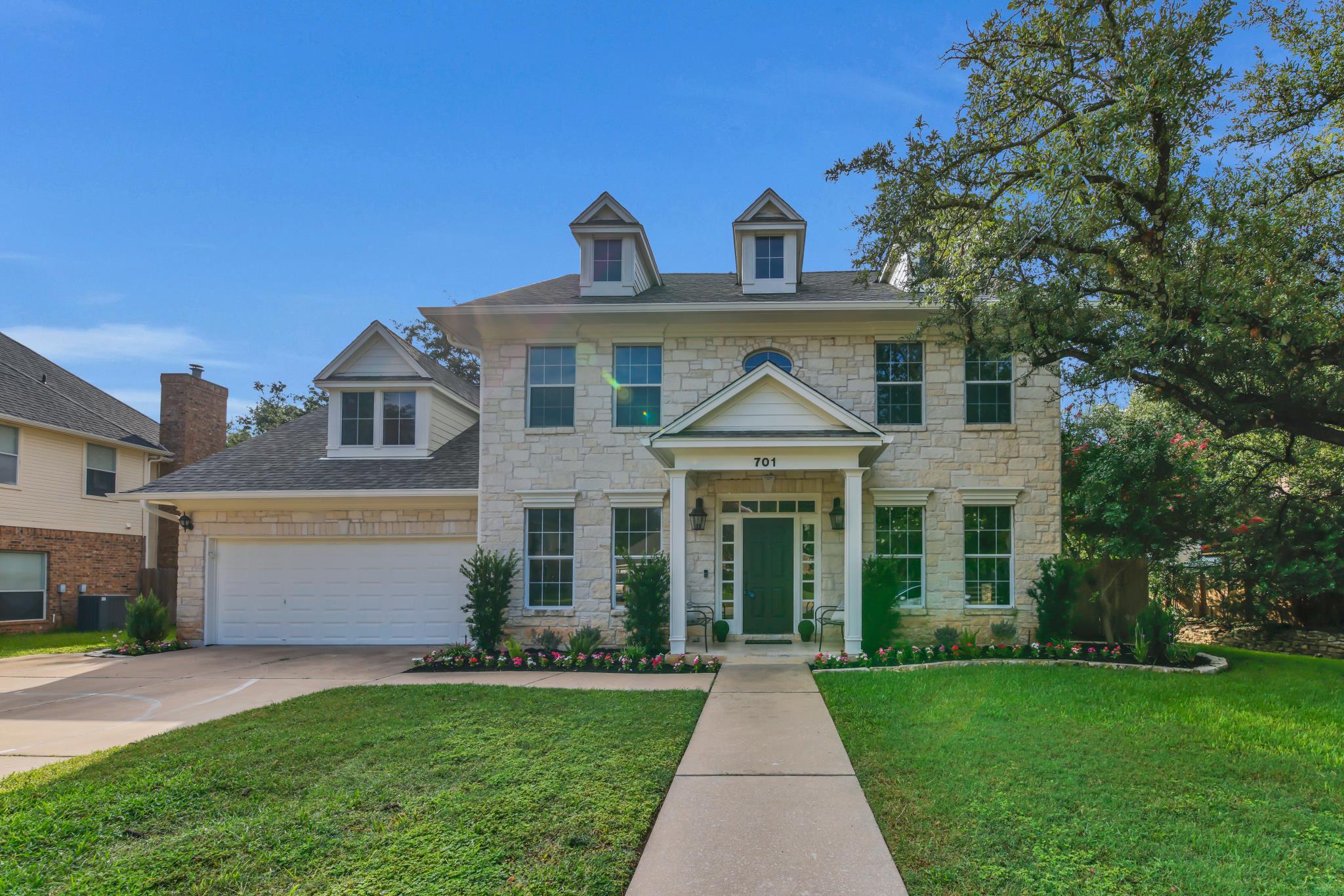 701 Oaklands Dr — photo