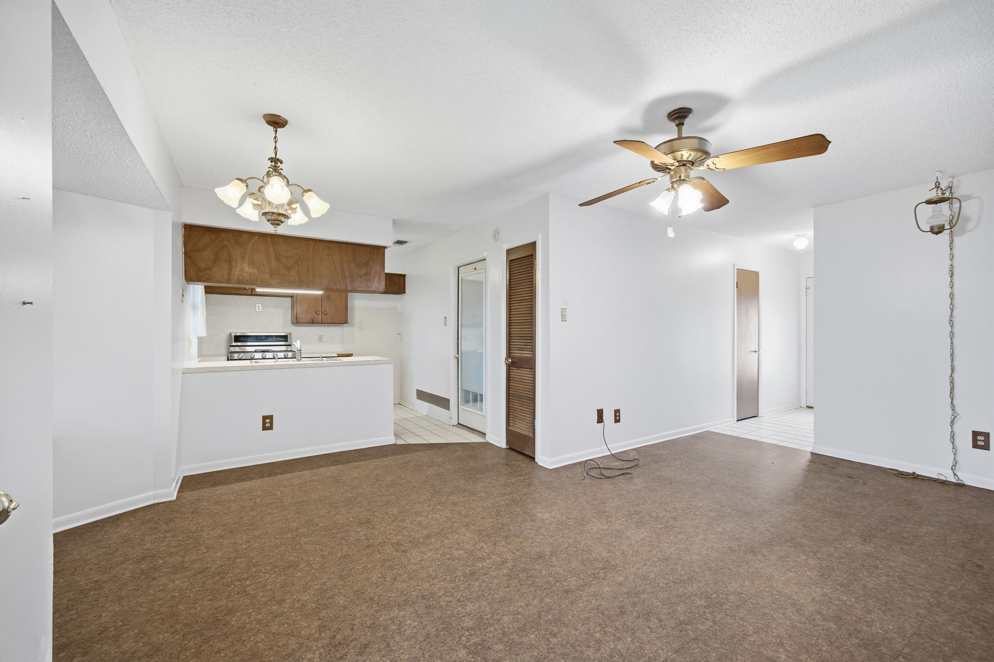 8516 Woodstone Dr — photo