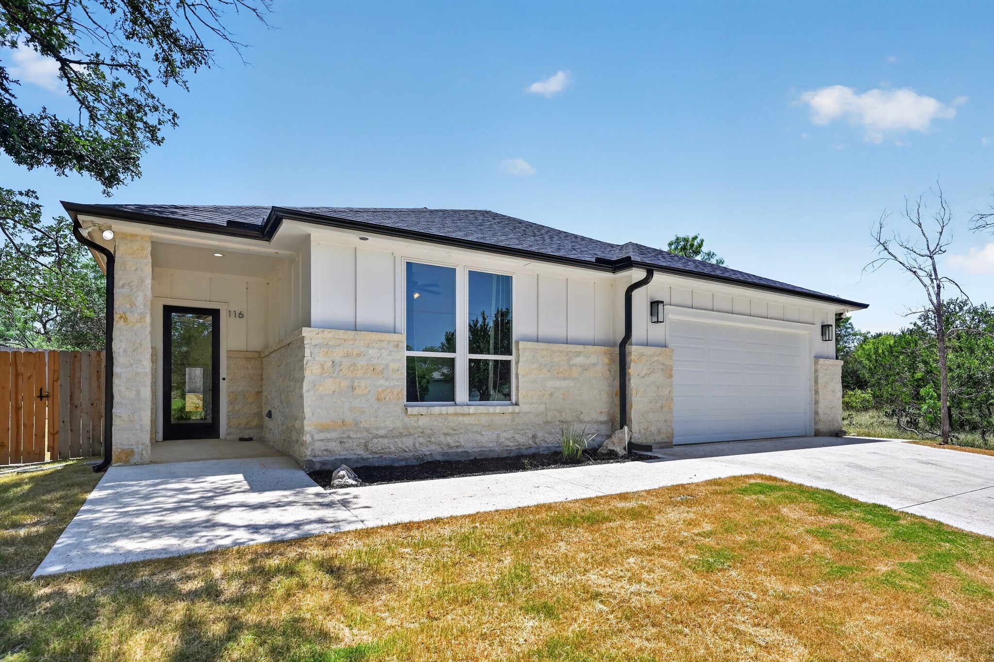 116 E Hickory Dr — photo