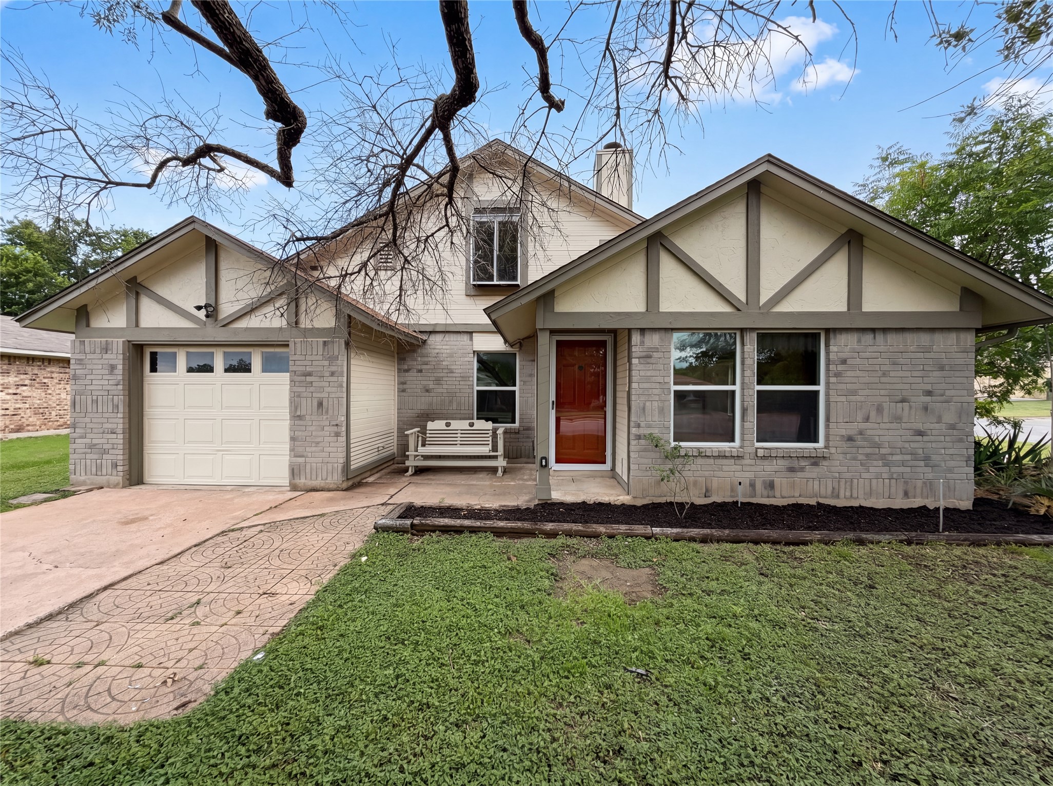 1301 Pitcairn Dr — photo