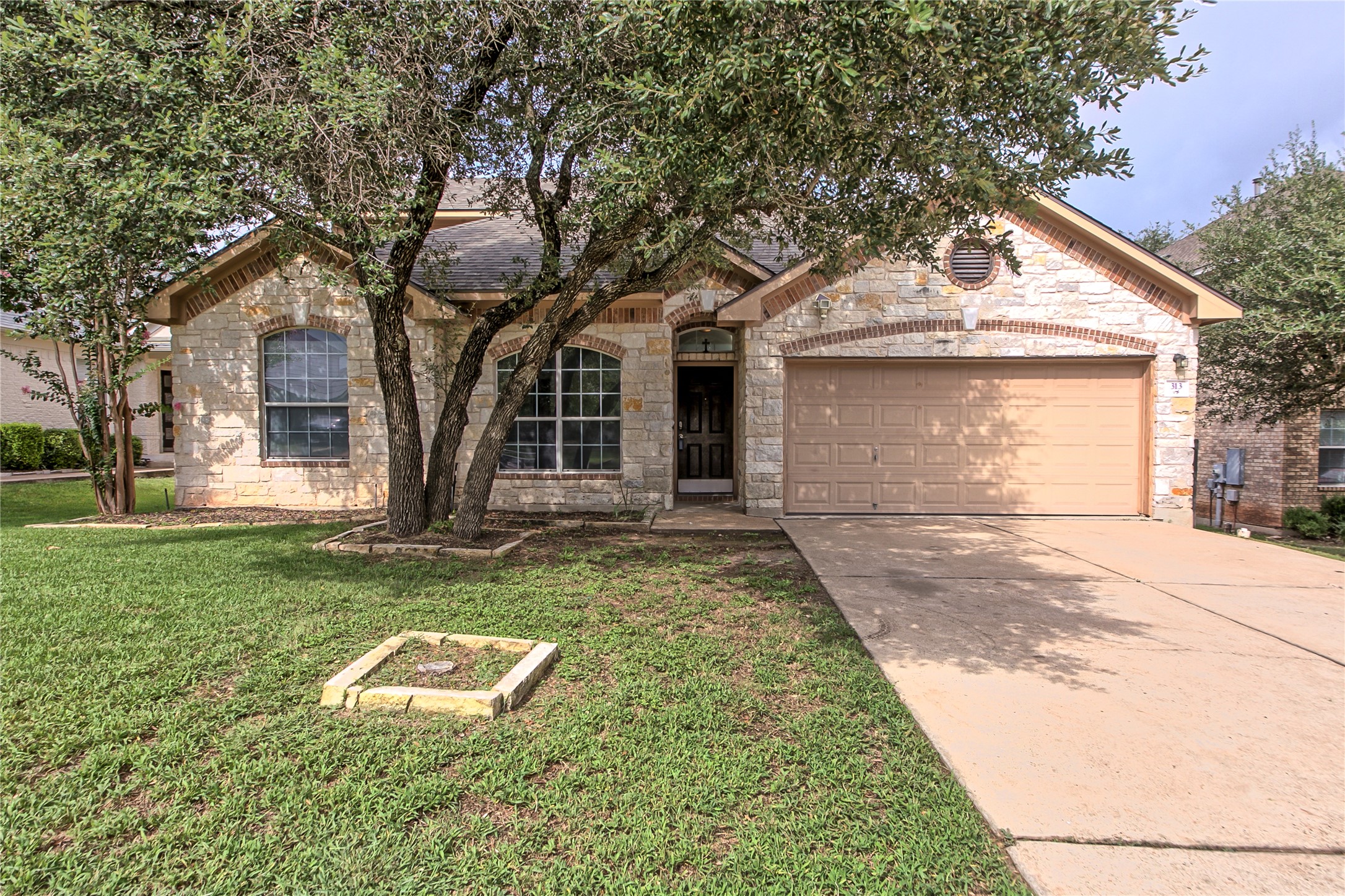 313 Olmos Dr — photo