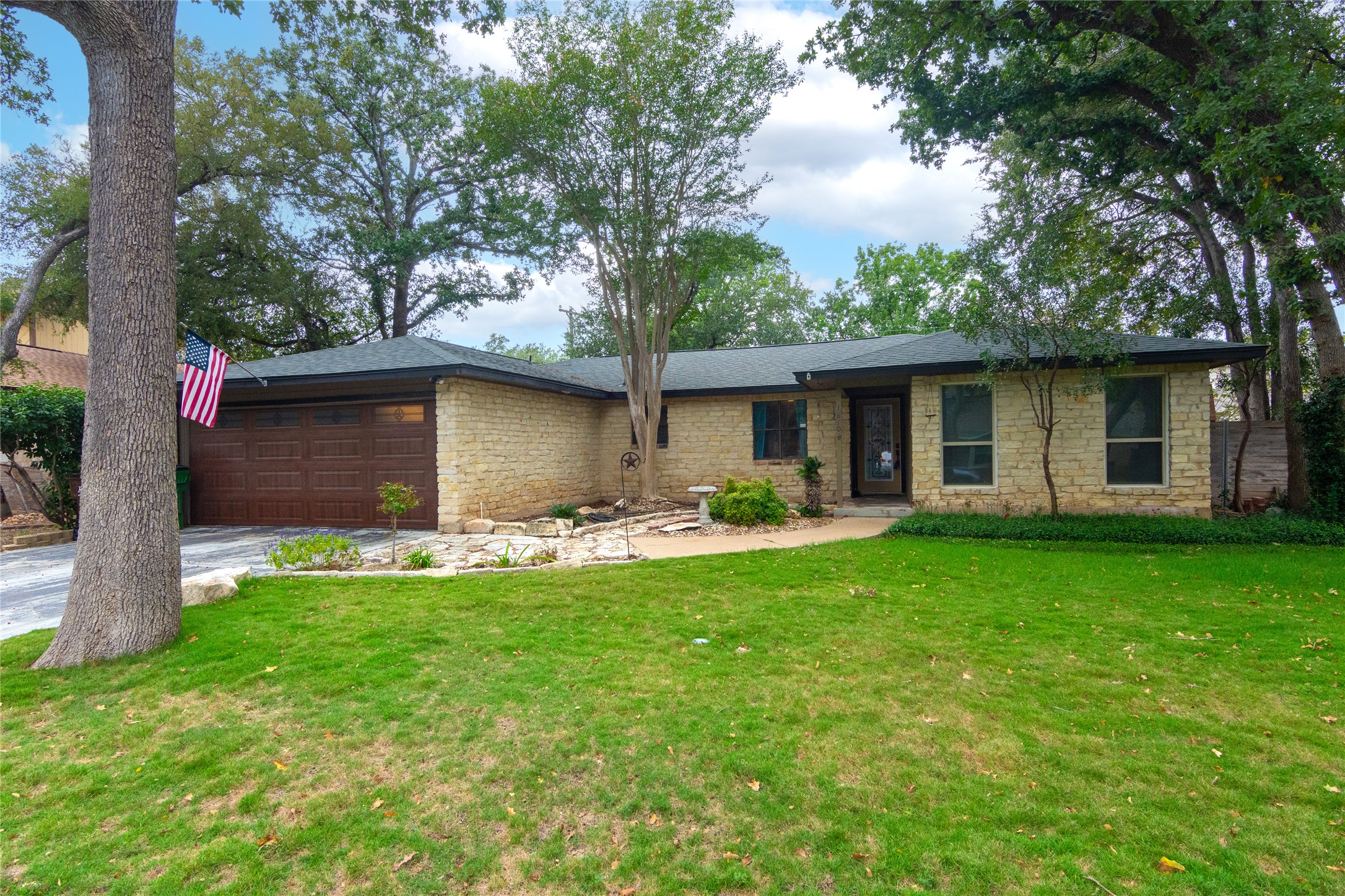 1810 Hermitage Dr — photo