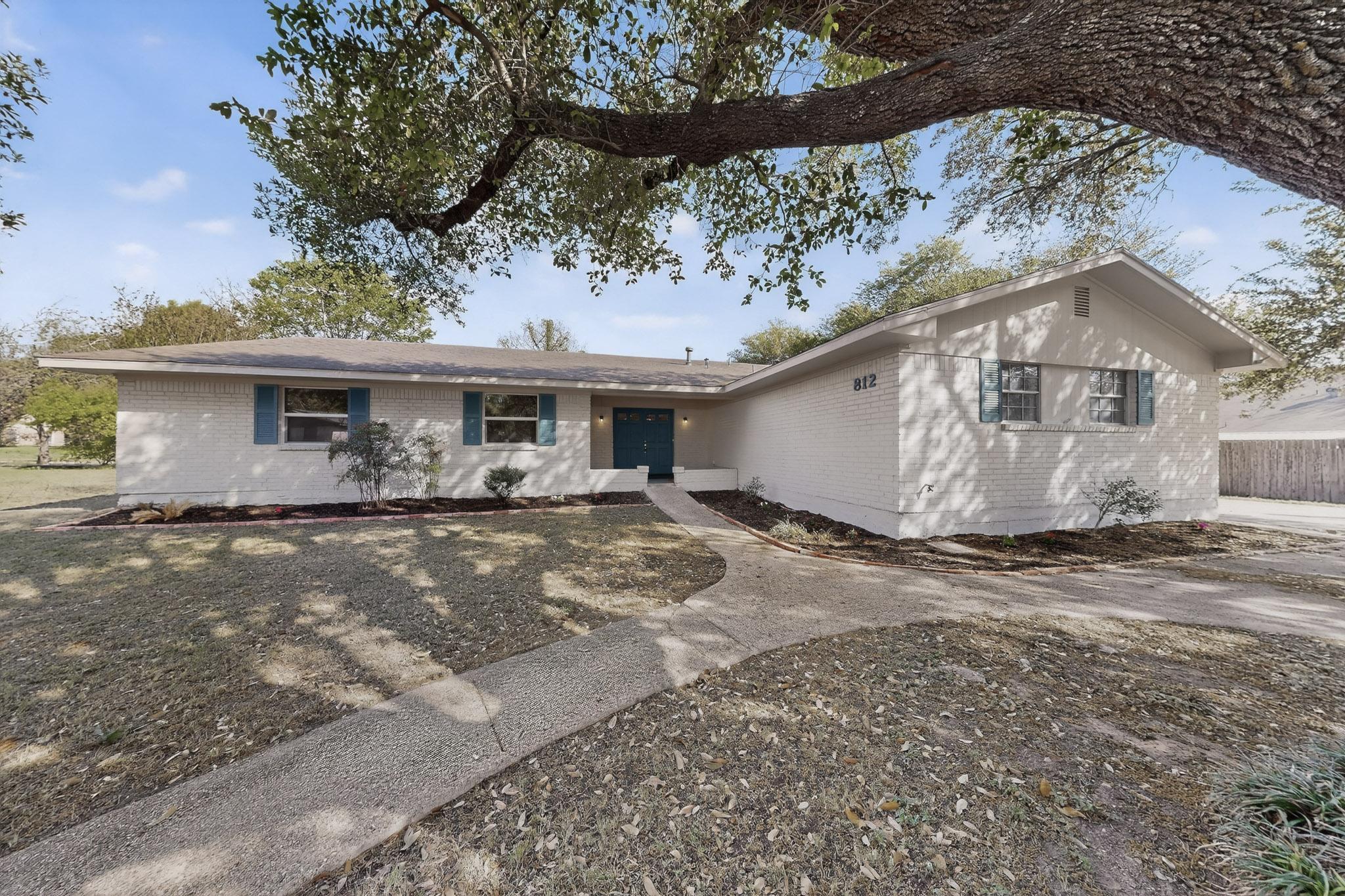 812 George St — photo