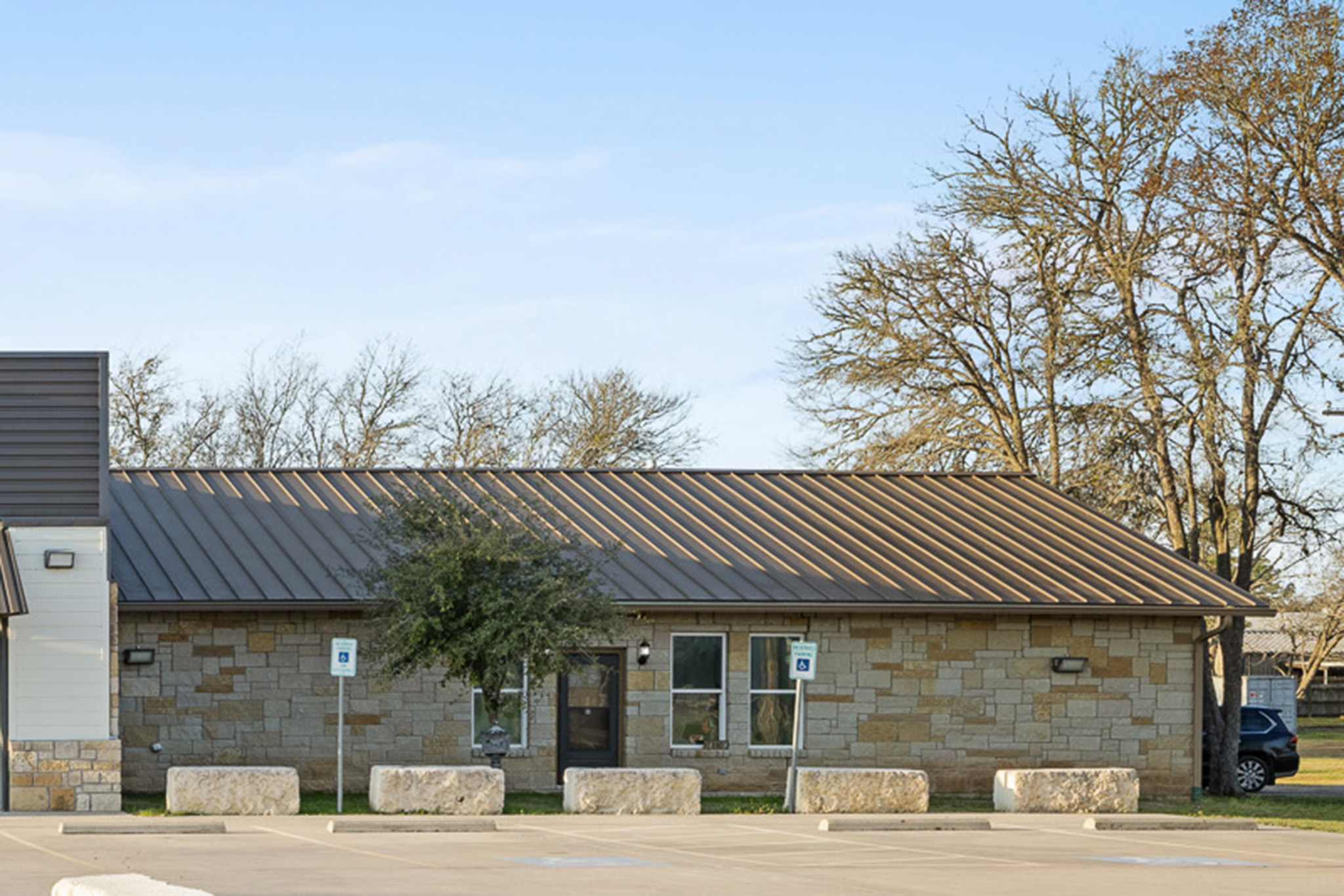 1417 W State Highway 71 E — photo