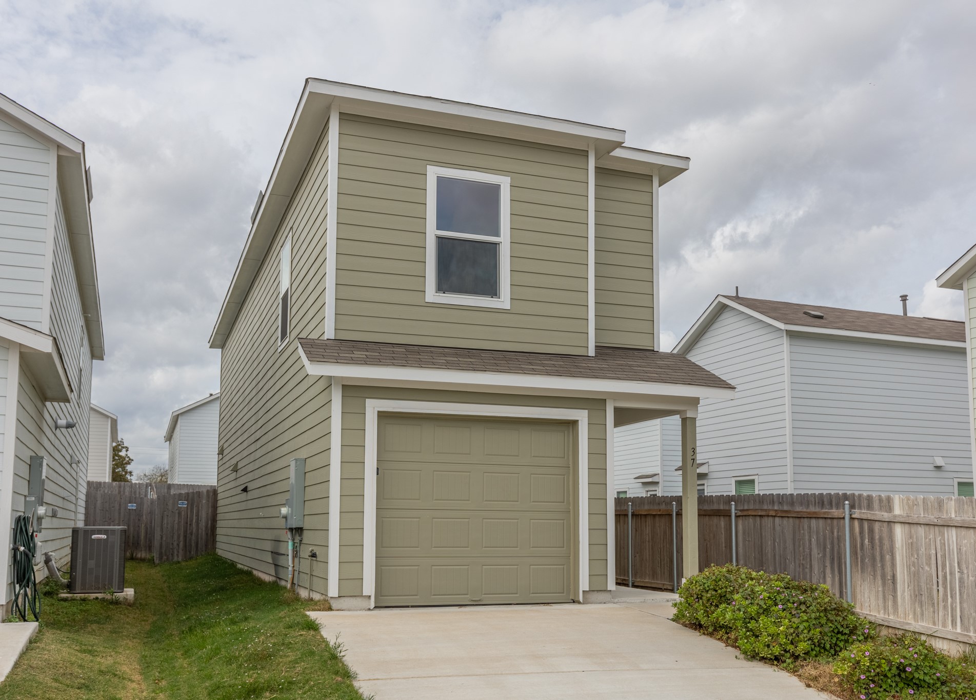 37 Trinity Circle, Lockhart, TX 78644 — photo 2