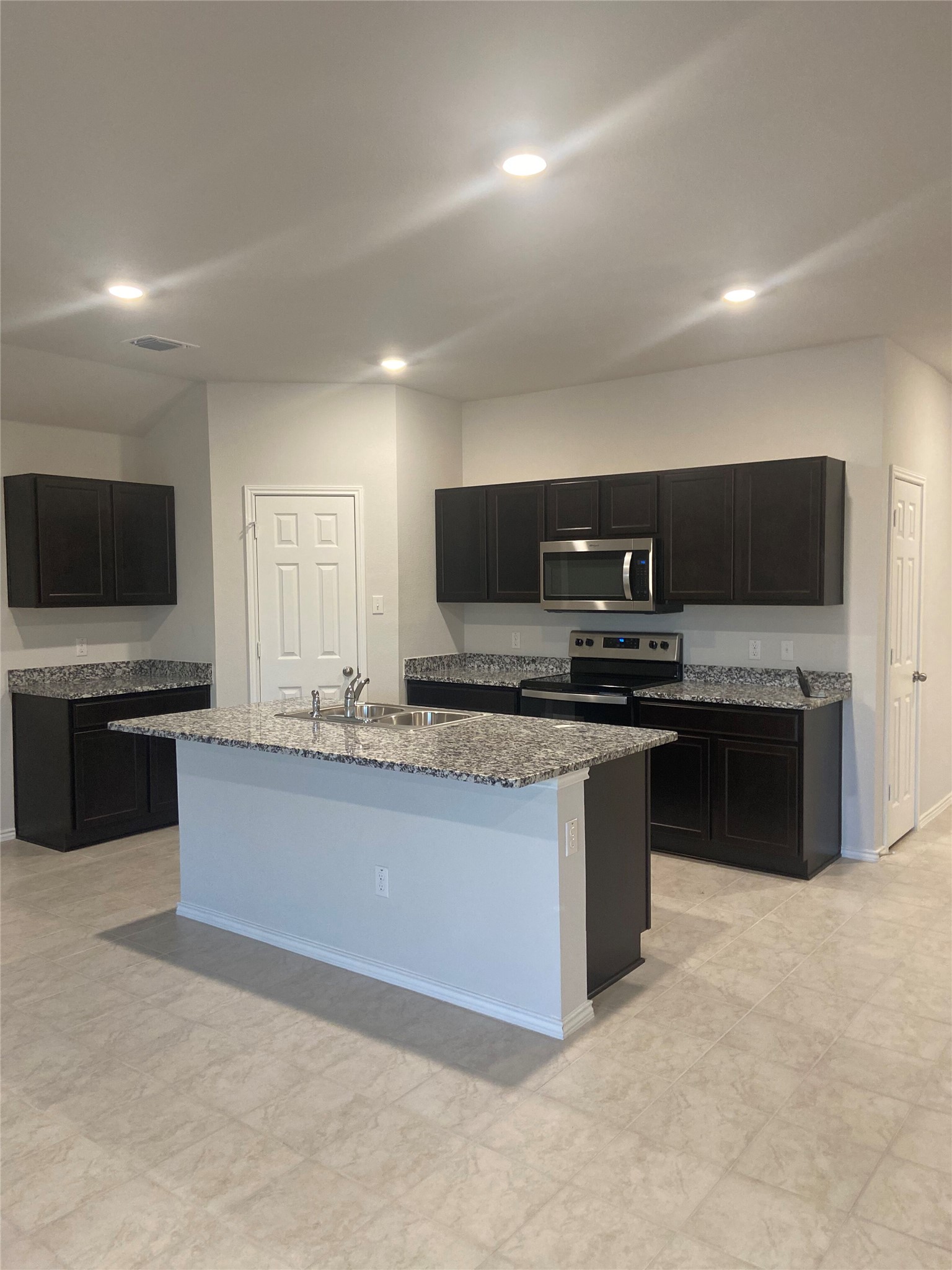 516 Taggart Trl — photo