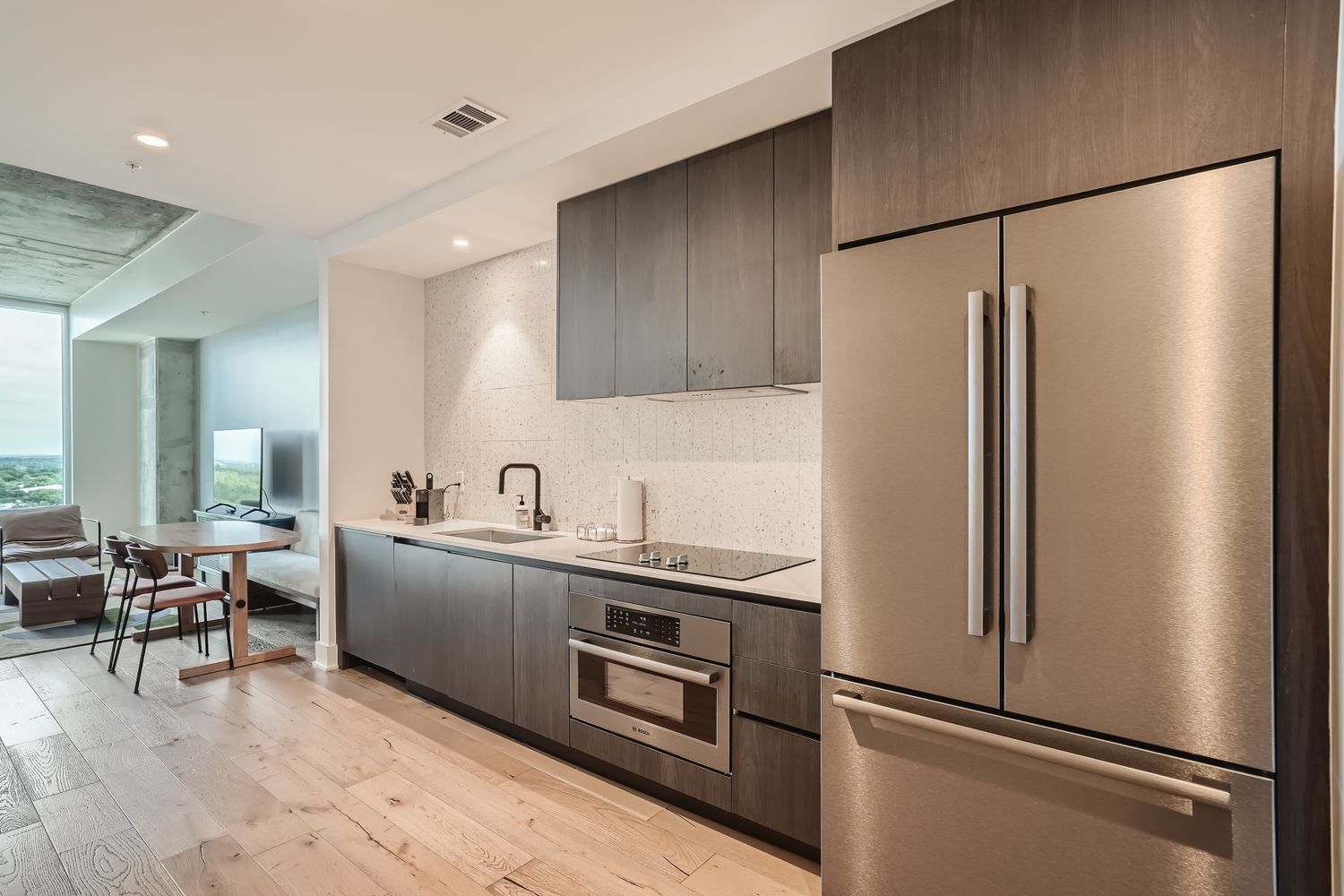 48 E East Ave 1706 — photo