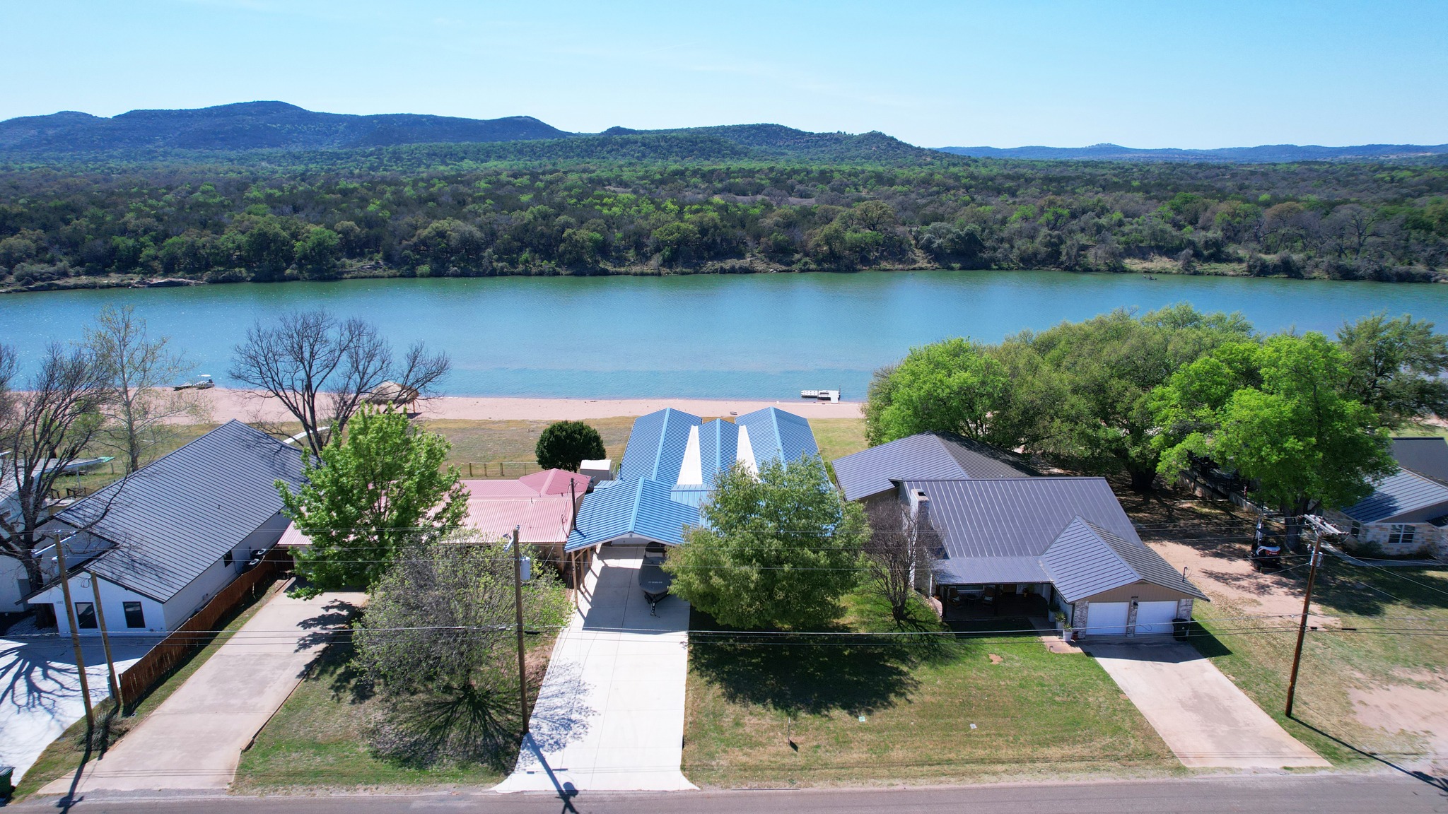 4690 River Oaks Dr — photo
