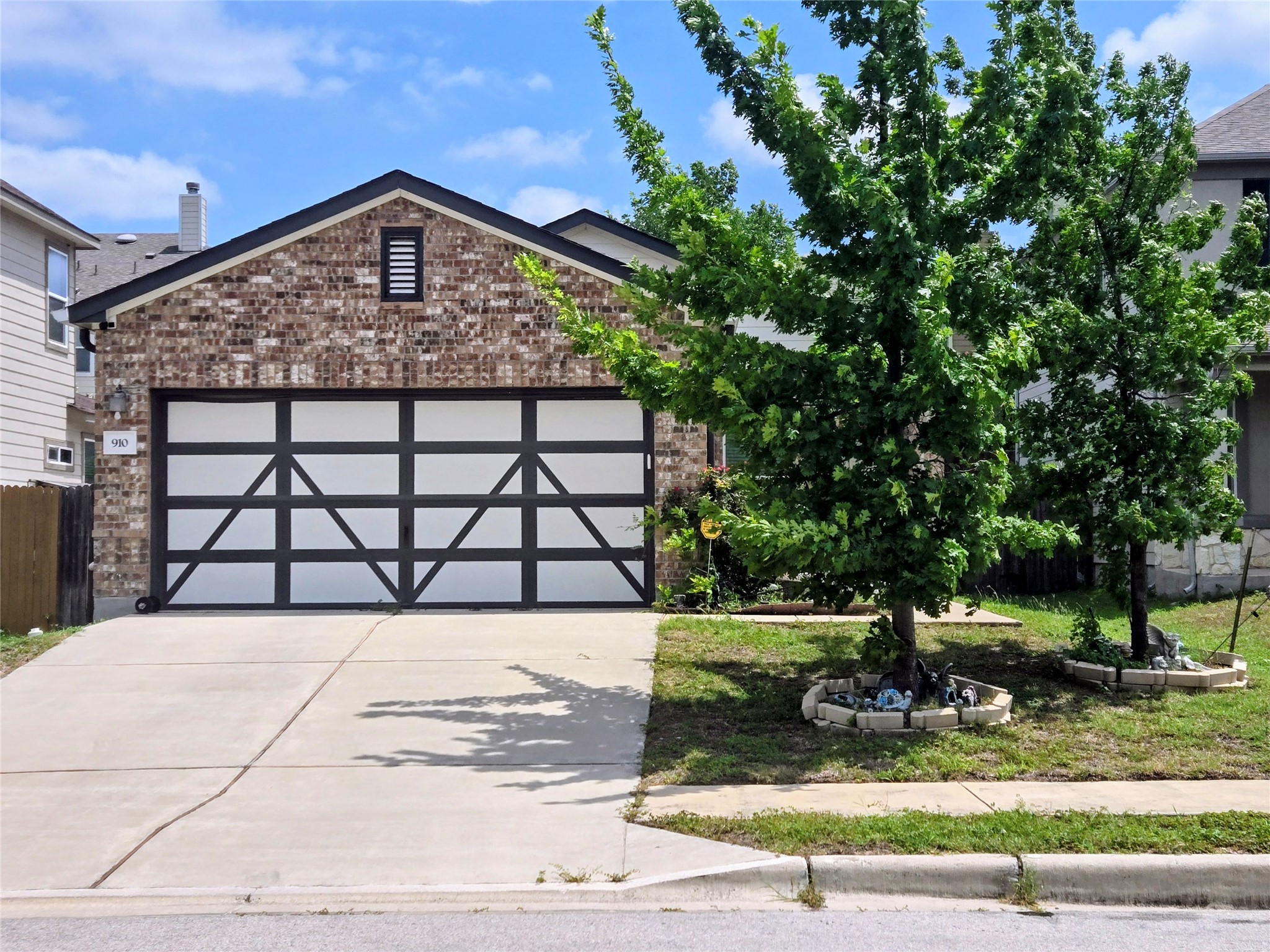 910 Solitude Dr — photo