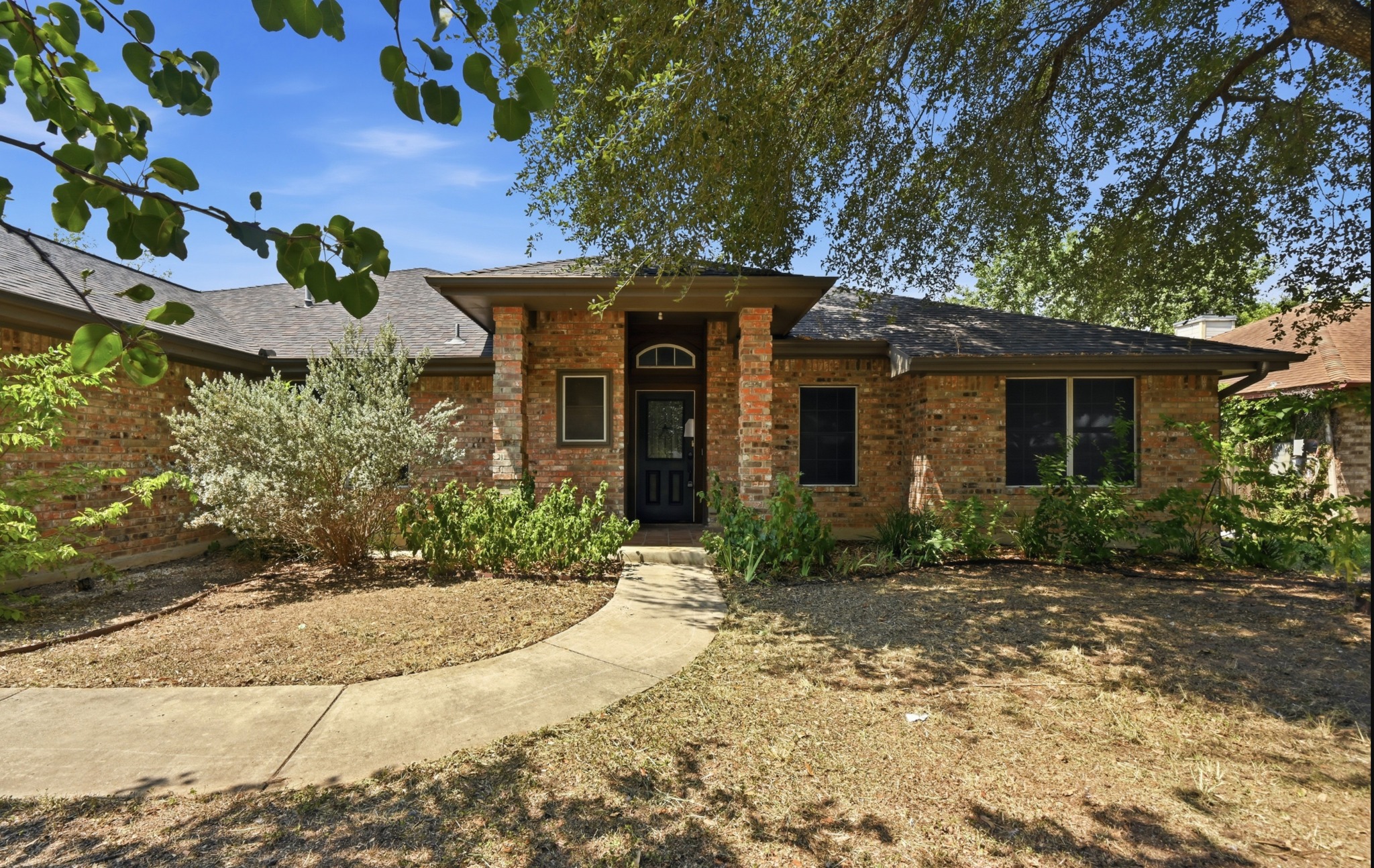 1068 Memorial Cir — photo