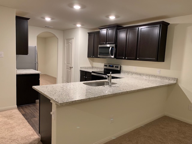 140 Allington Circle, Jarrell, TX 76537 — photo 2