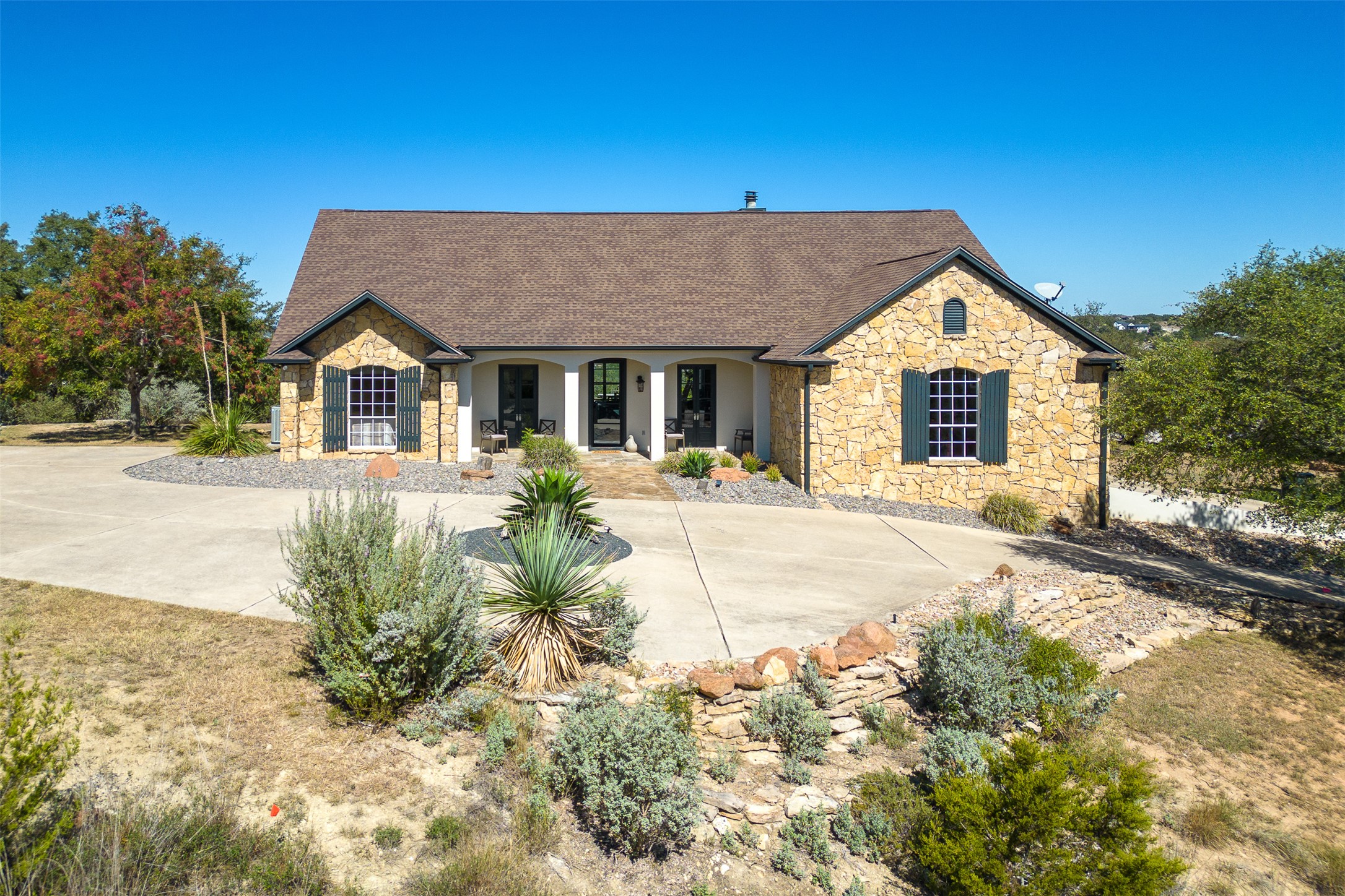 702 E Summit Dr — photo