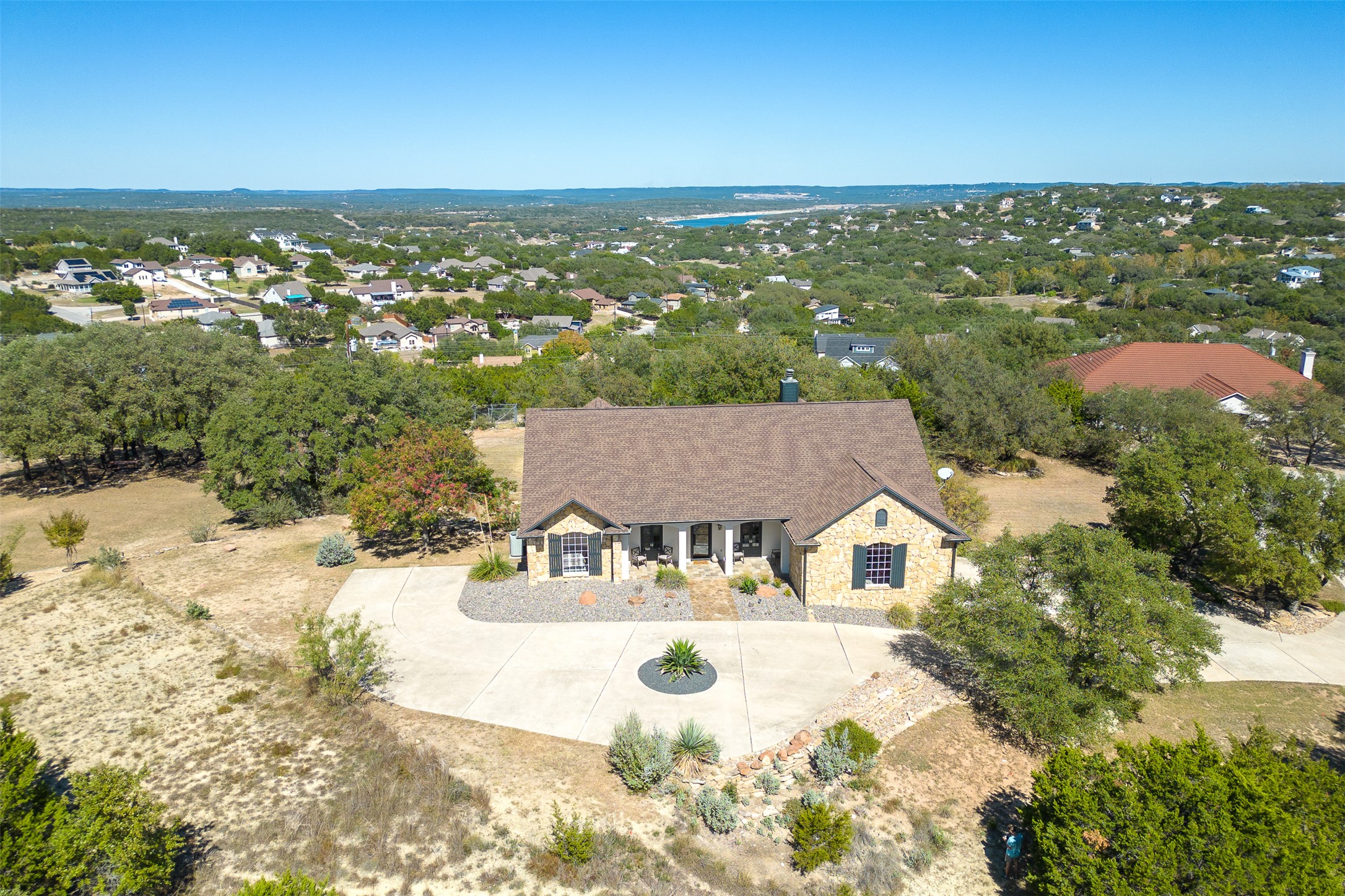 702 E Summit Drive, Spicewood, TX 78669 — photo 2