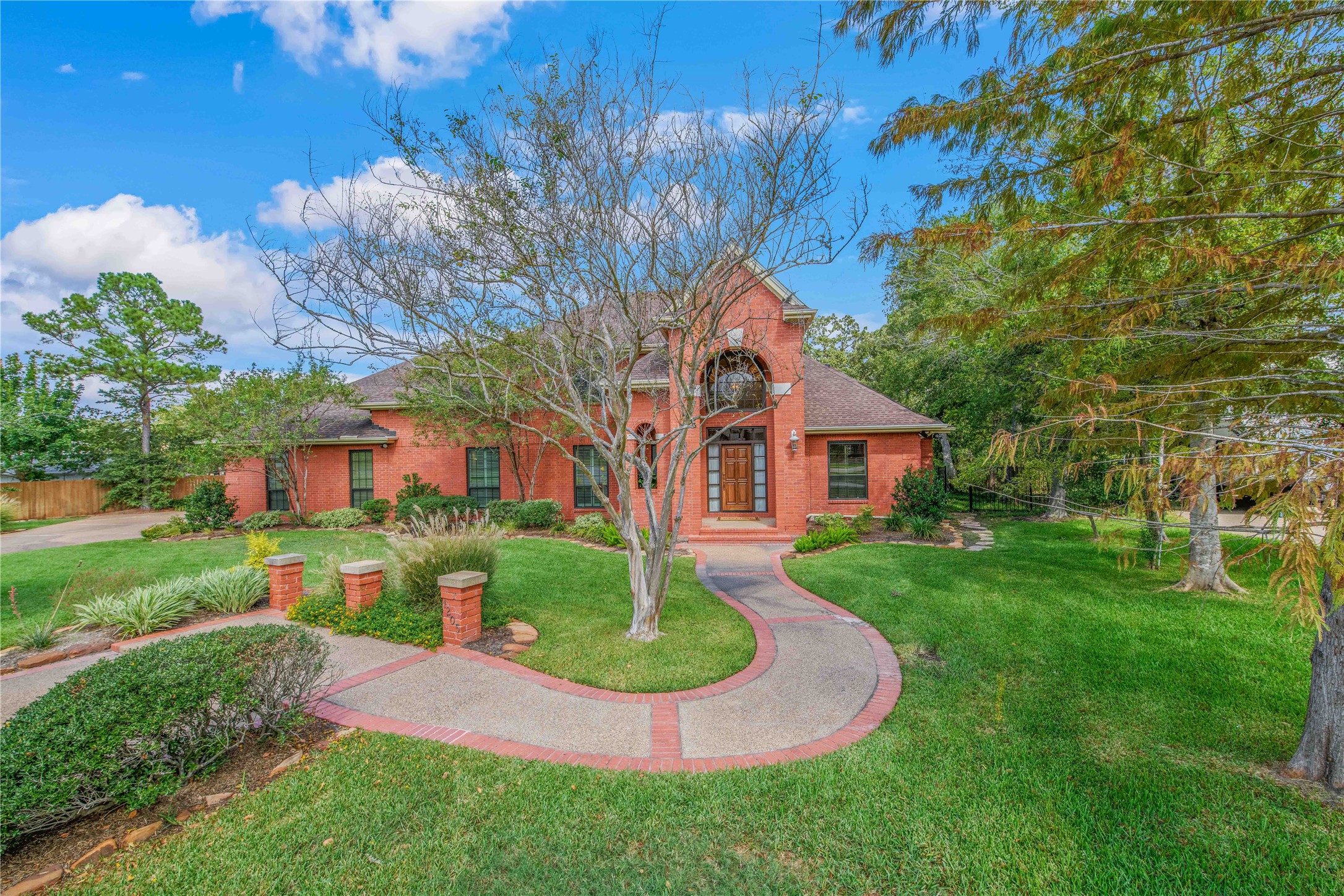 1205 Carmel Ct — photo
