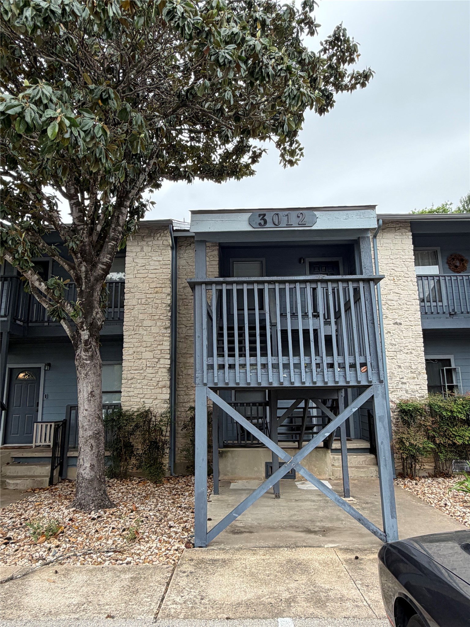 3012 Whisper Oaks Ln H — photo