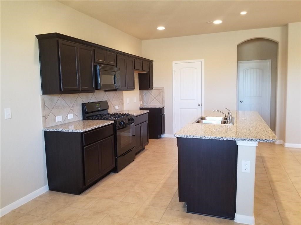 2880 Donnell Dr 103 — photo