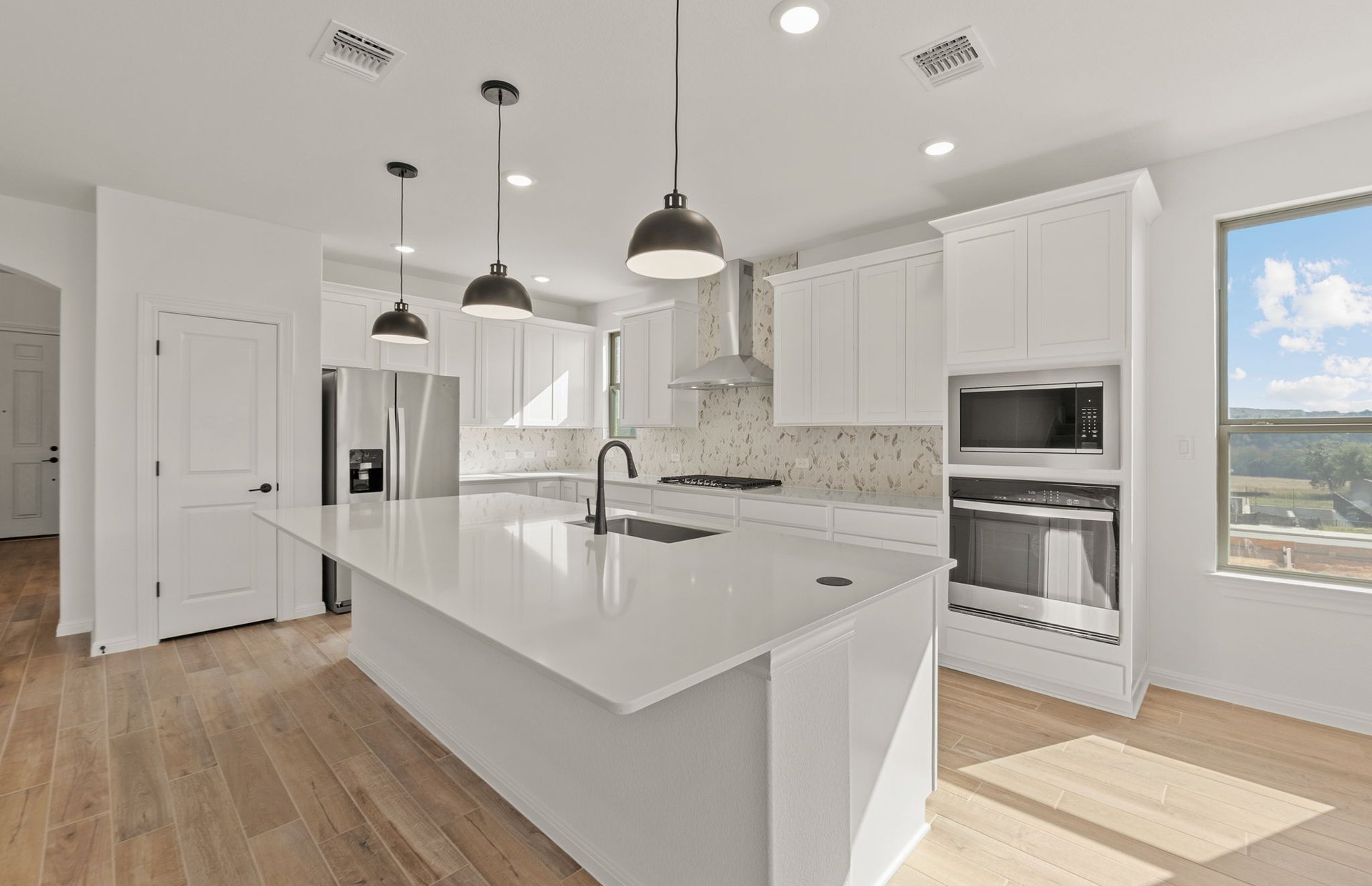 601 Ridge Point Drive, Georgetown, TX 78628 — photo 2