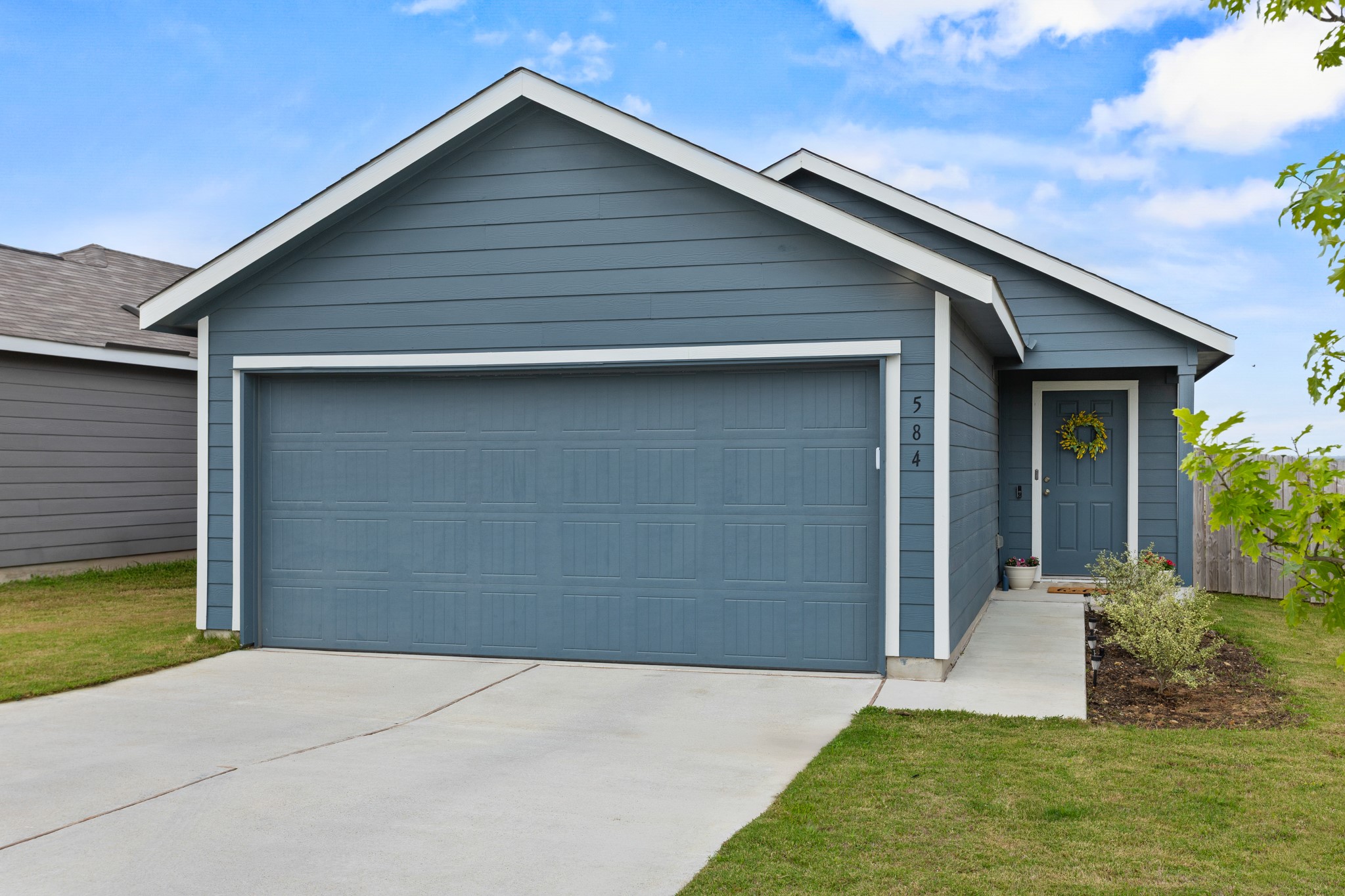 584 Commander Abbott Dr — photo