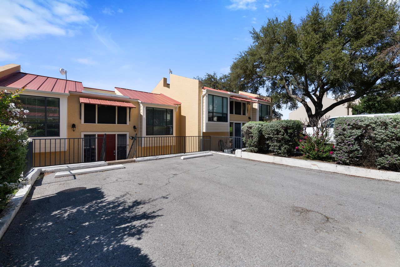 402 Hi Stirrup E4 — photo
