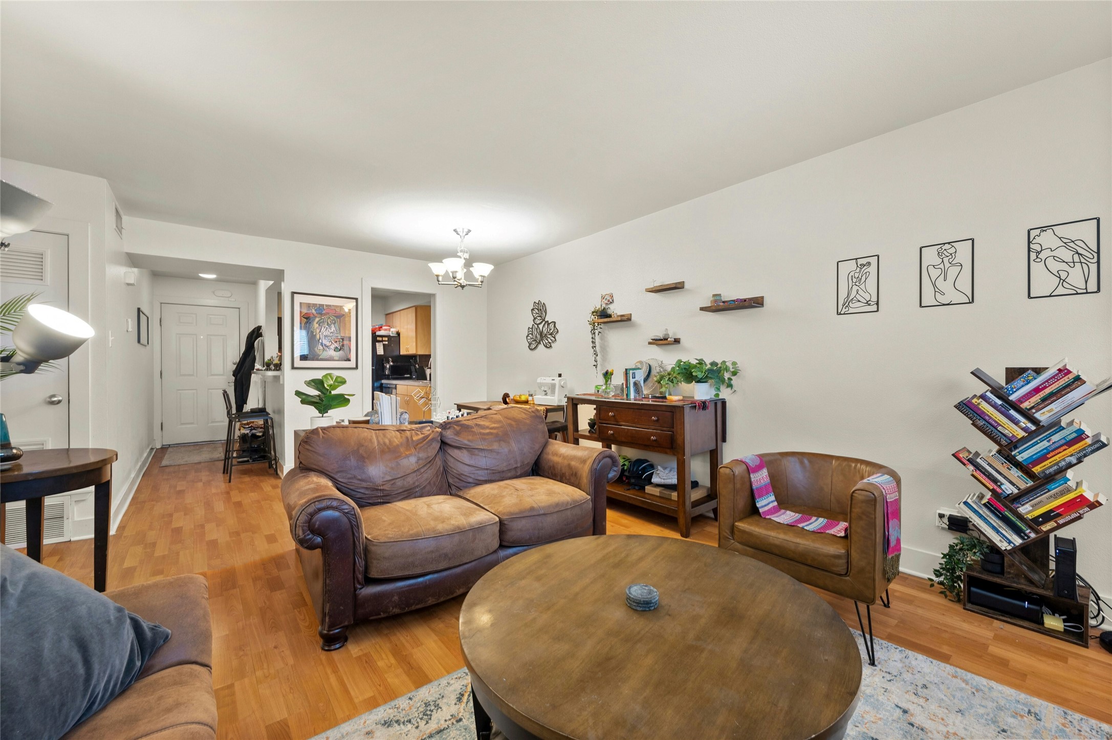 3815 Guadalupe 207 — photo