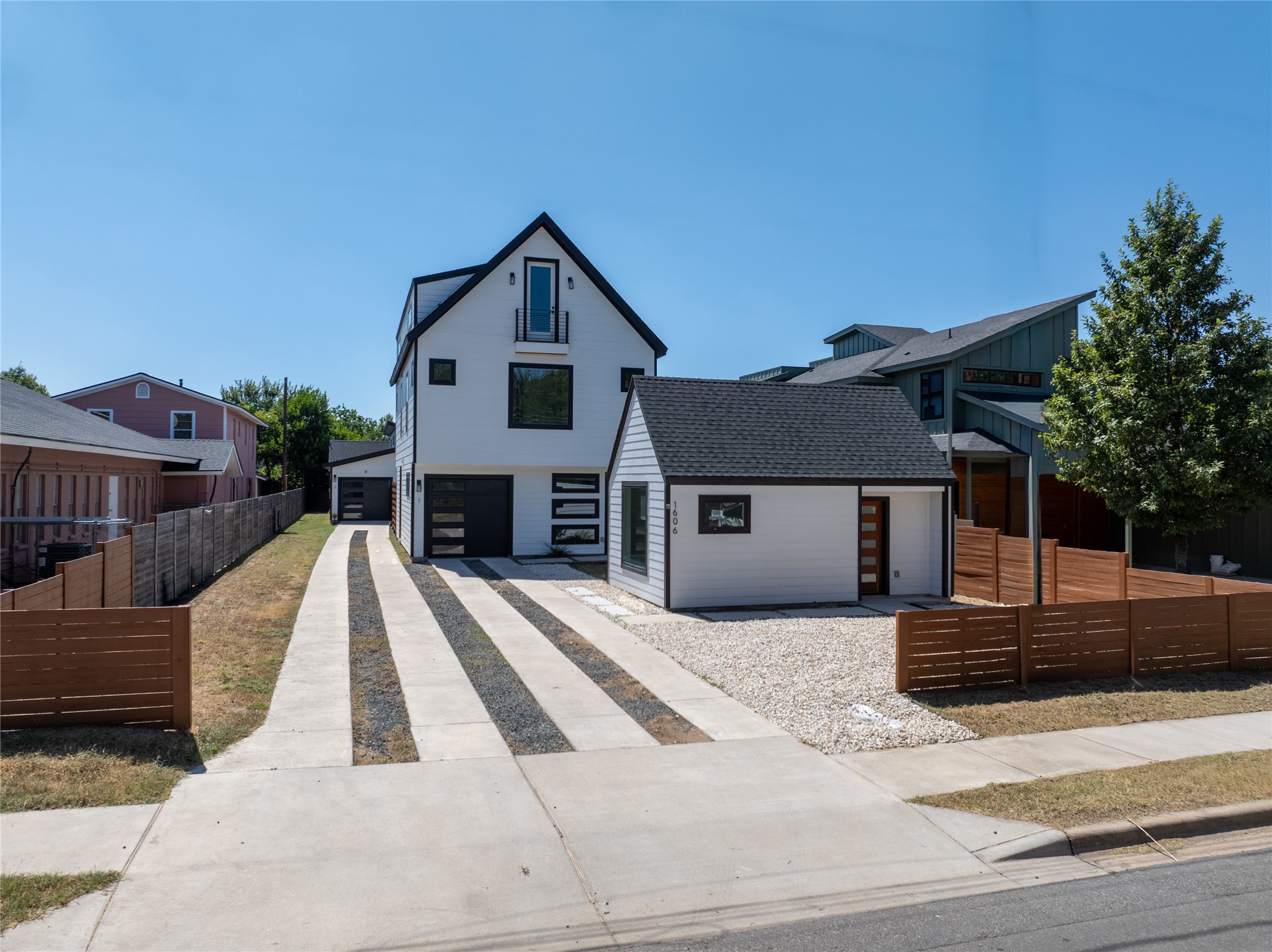 1606 Harvey St 1 — photo
