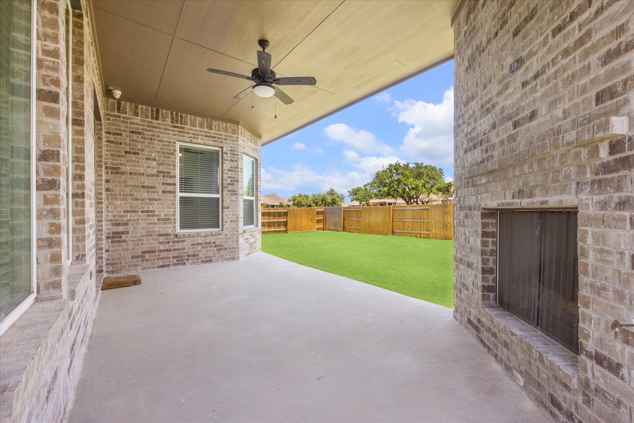 4627 ARQUES AVE — photo 3