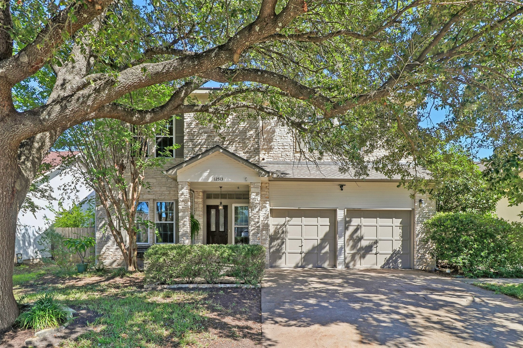 12513 Hunters Chase Dr — photo