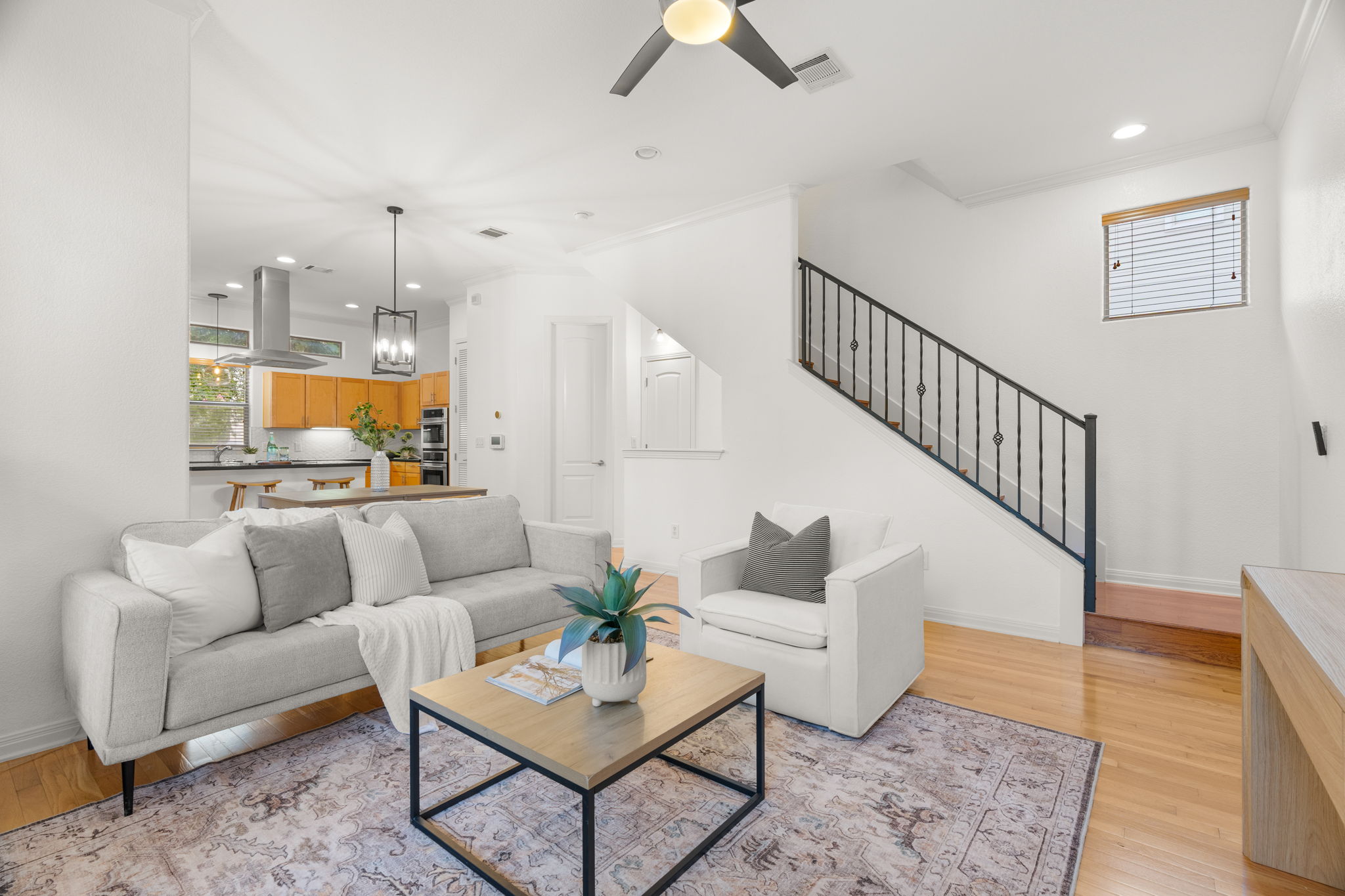1115 Kinney Ave Unit 9 — photo