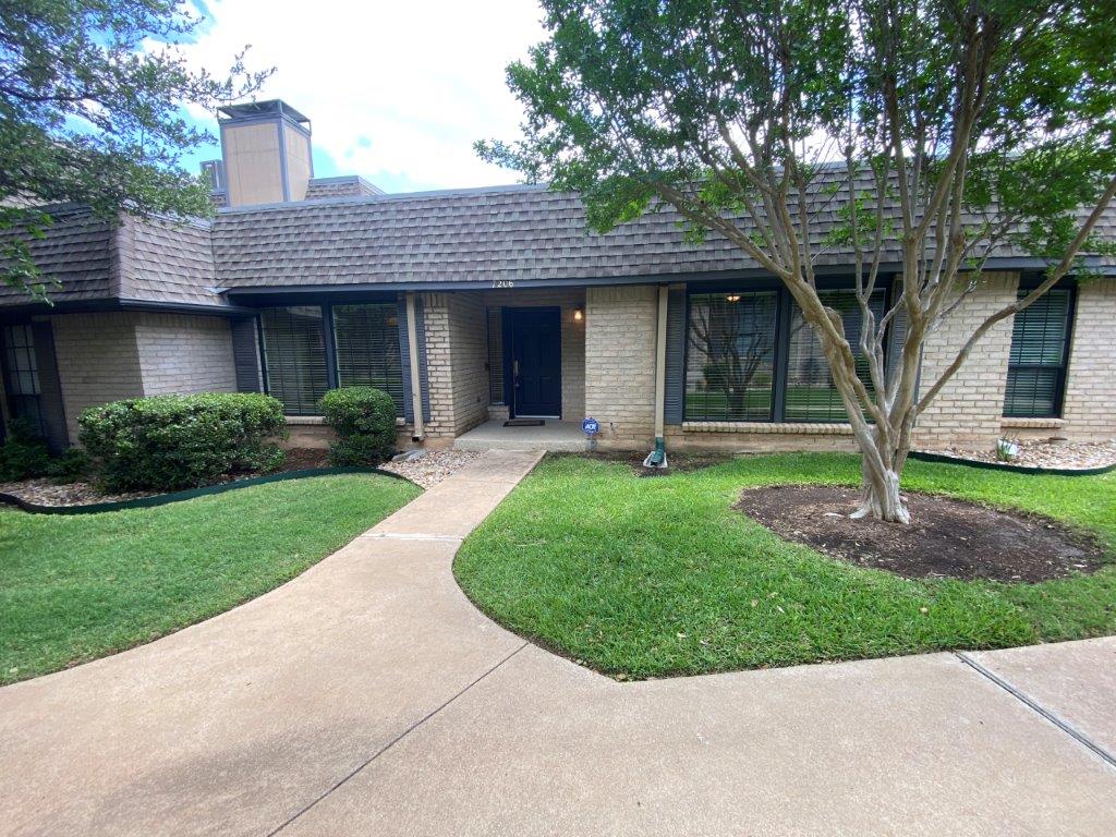 7206 Chimney Cors — photo