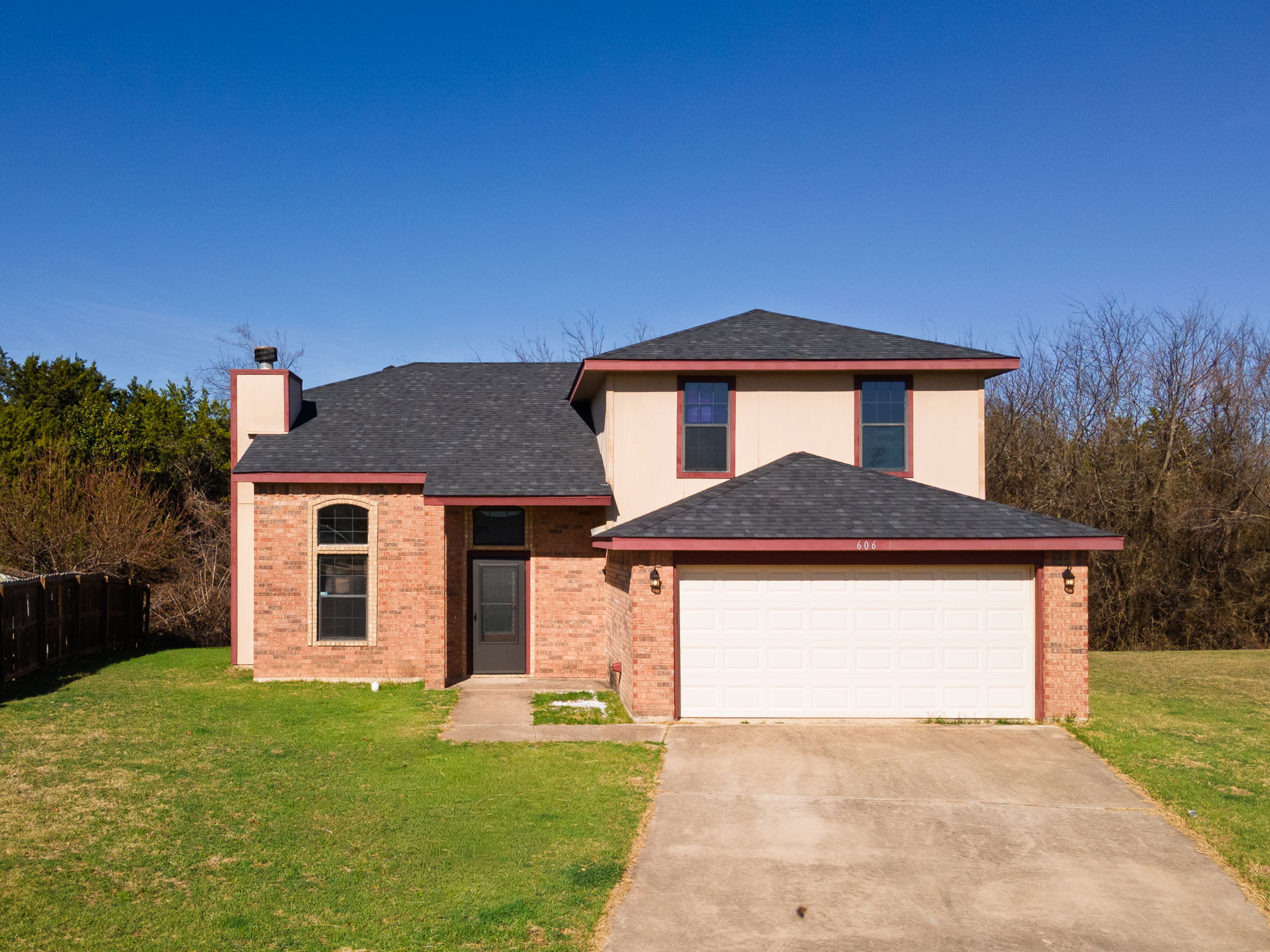 606 Redbud Dr — photo