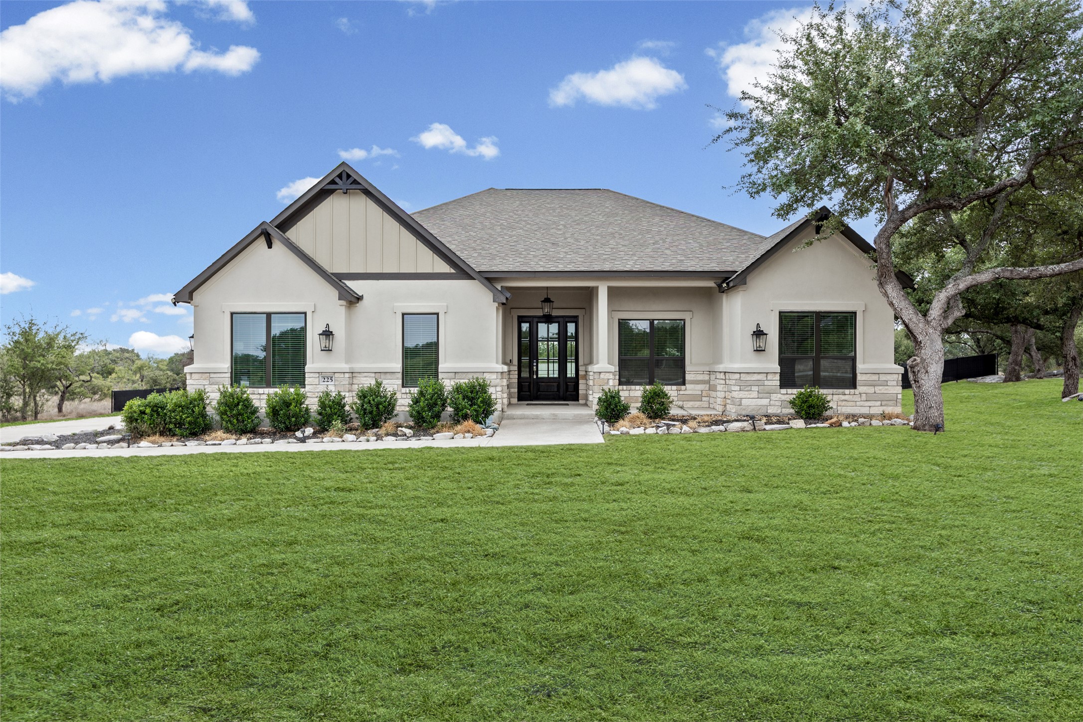225 Spicewood Trails Dr — photo