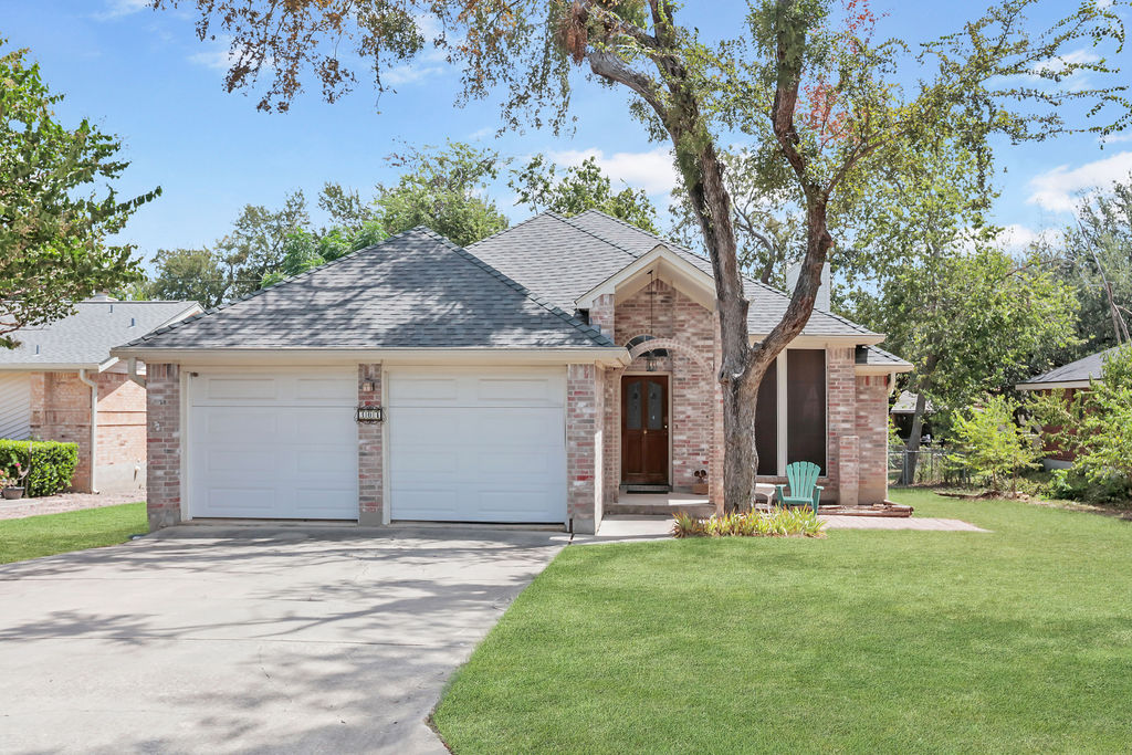 304 Woodstone Dr — photo