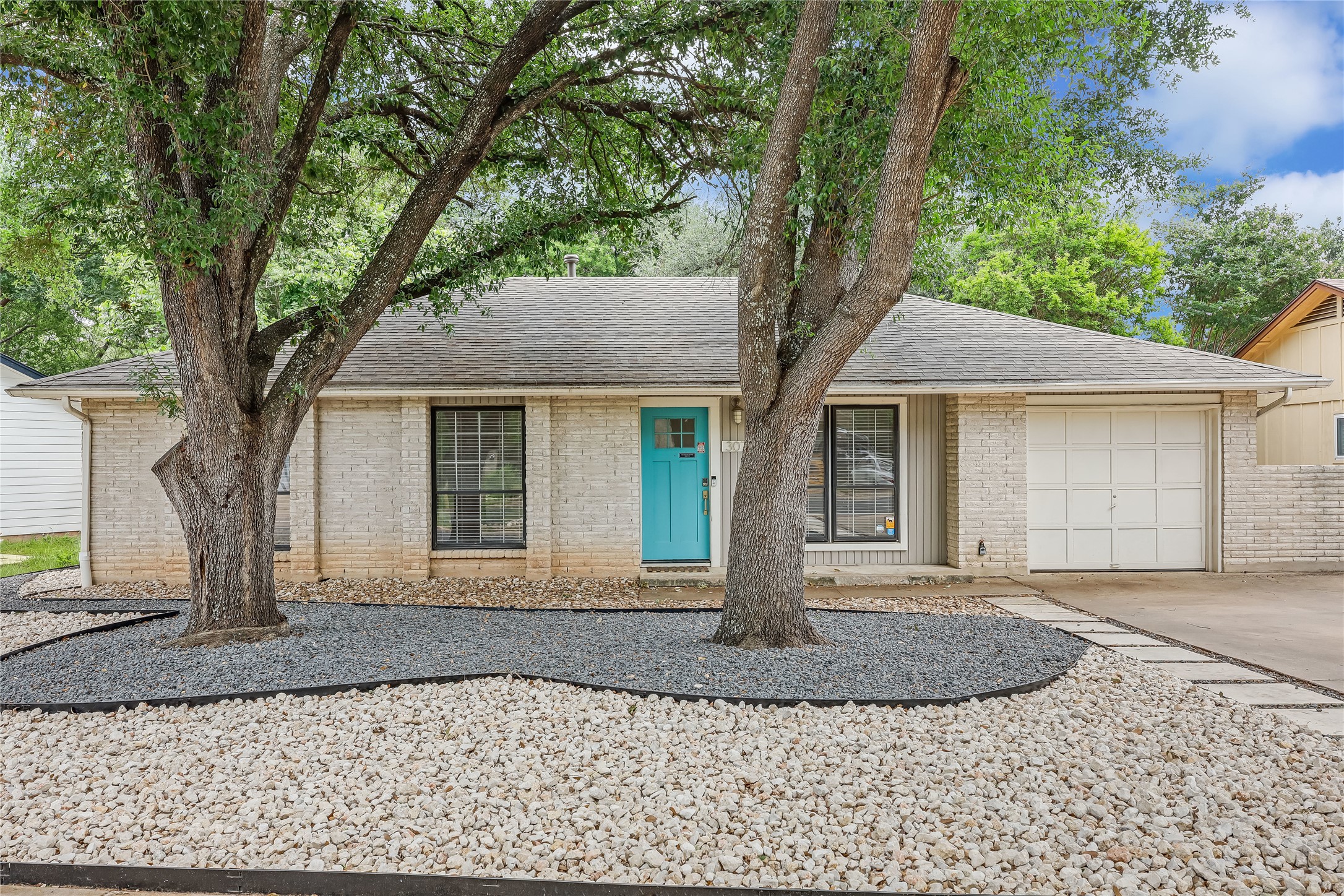 307 Thistlewood Dr — photo
