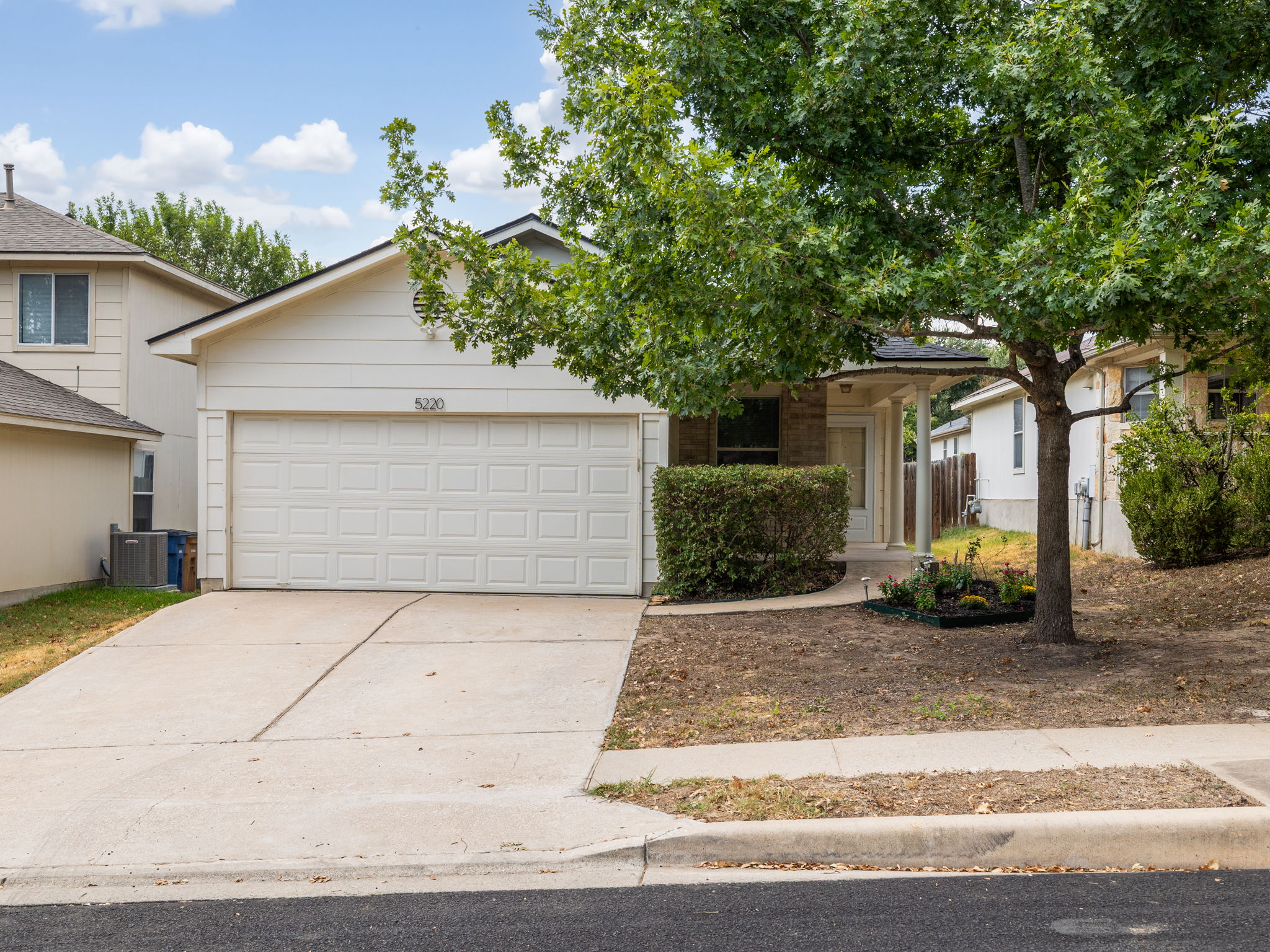 5220 Hutchinson Dr — photo