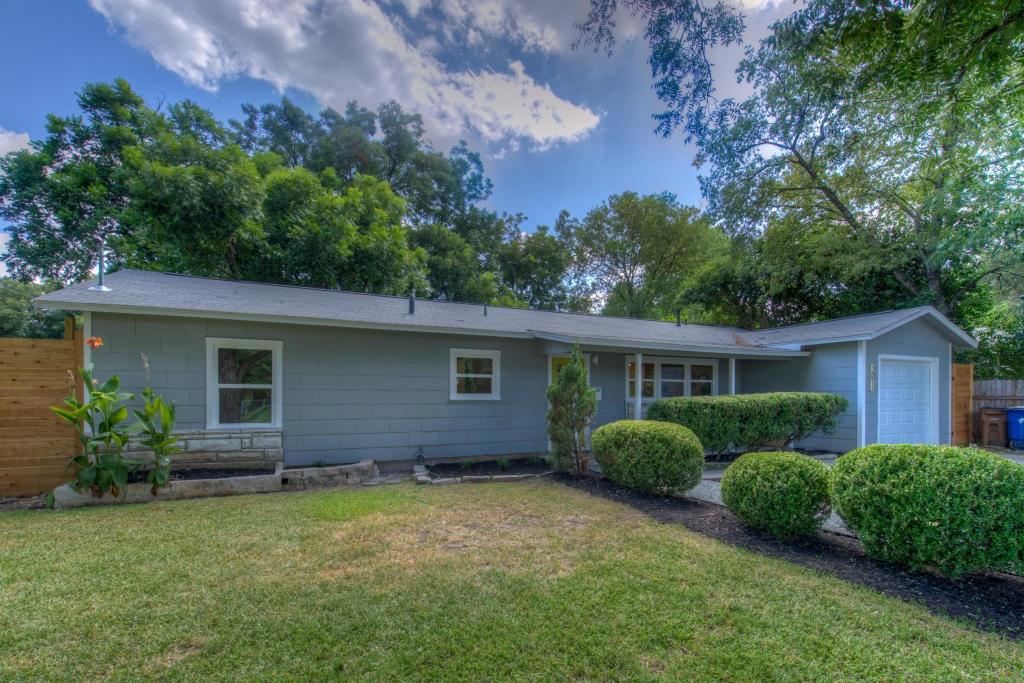 2011 Fortview Road, Austin, TX 78704 — photo 2