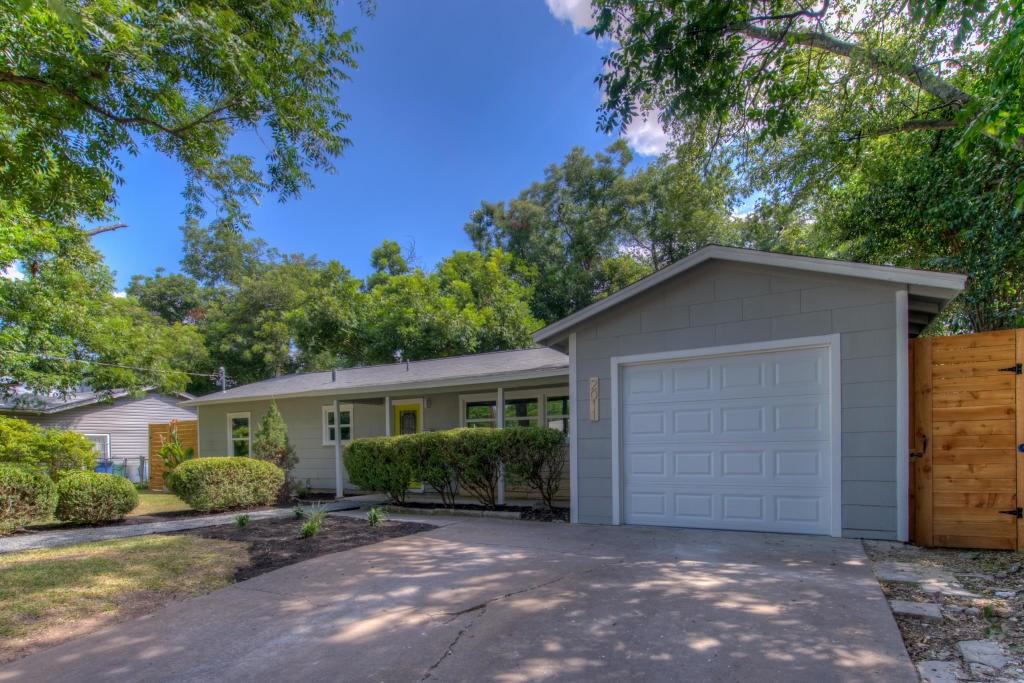 2011 Fortview Road, Austin, TX 78704 — photo 3