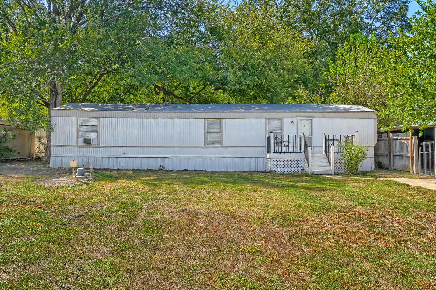 208 Circle Dr — photo