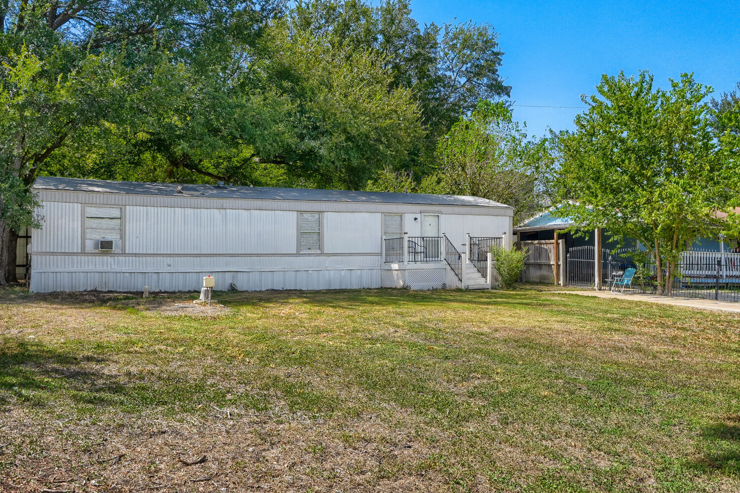 208 Circle Drive, Buda, TX 78610 — photo 2
