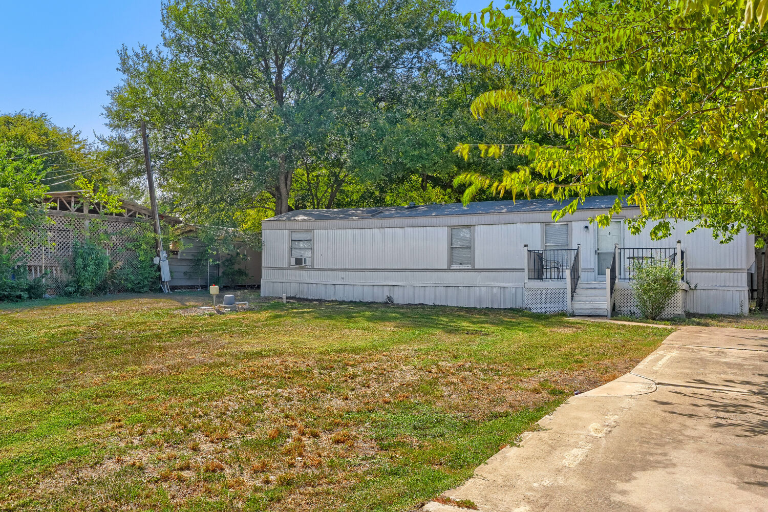 208 Circle Drive, Buda, TX 78610 — photo 3
