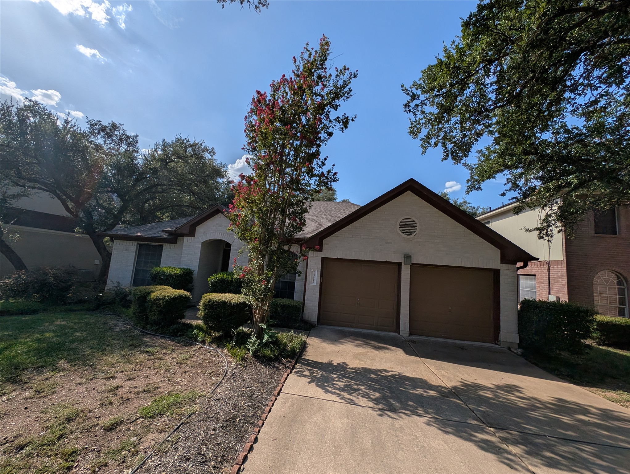 1325 Roadrunner Dr — photo