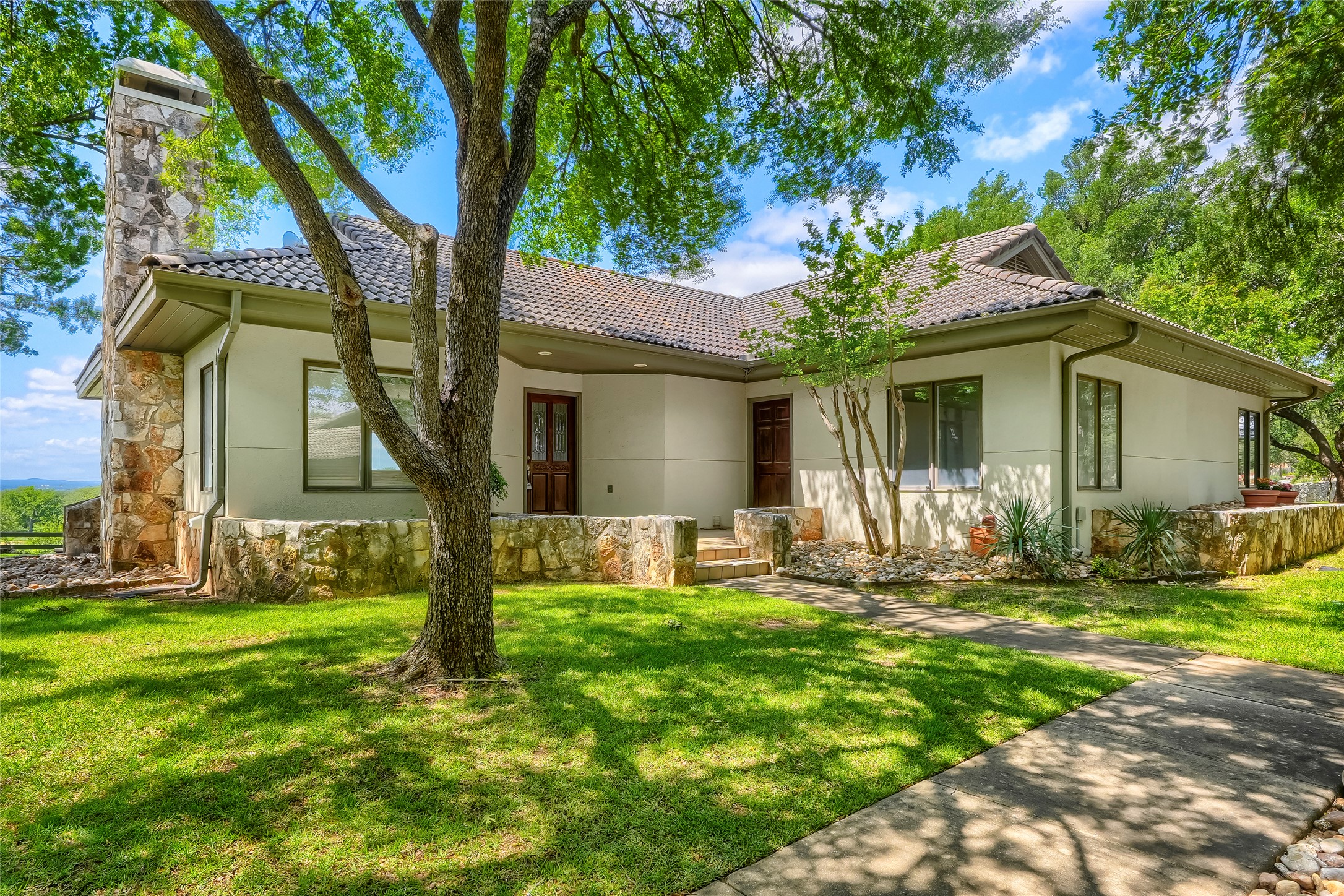 1607 Clubhouse Hill Dr — photo
