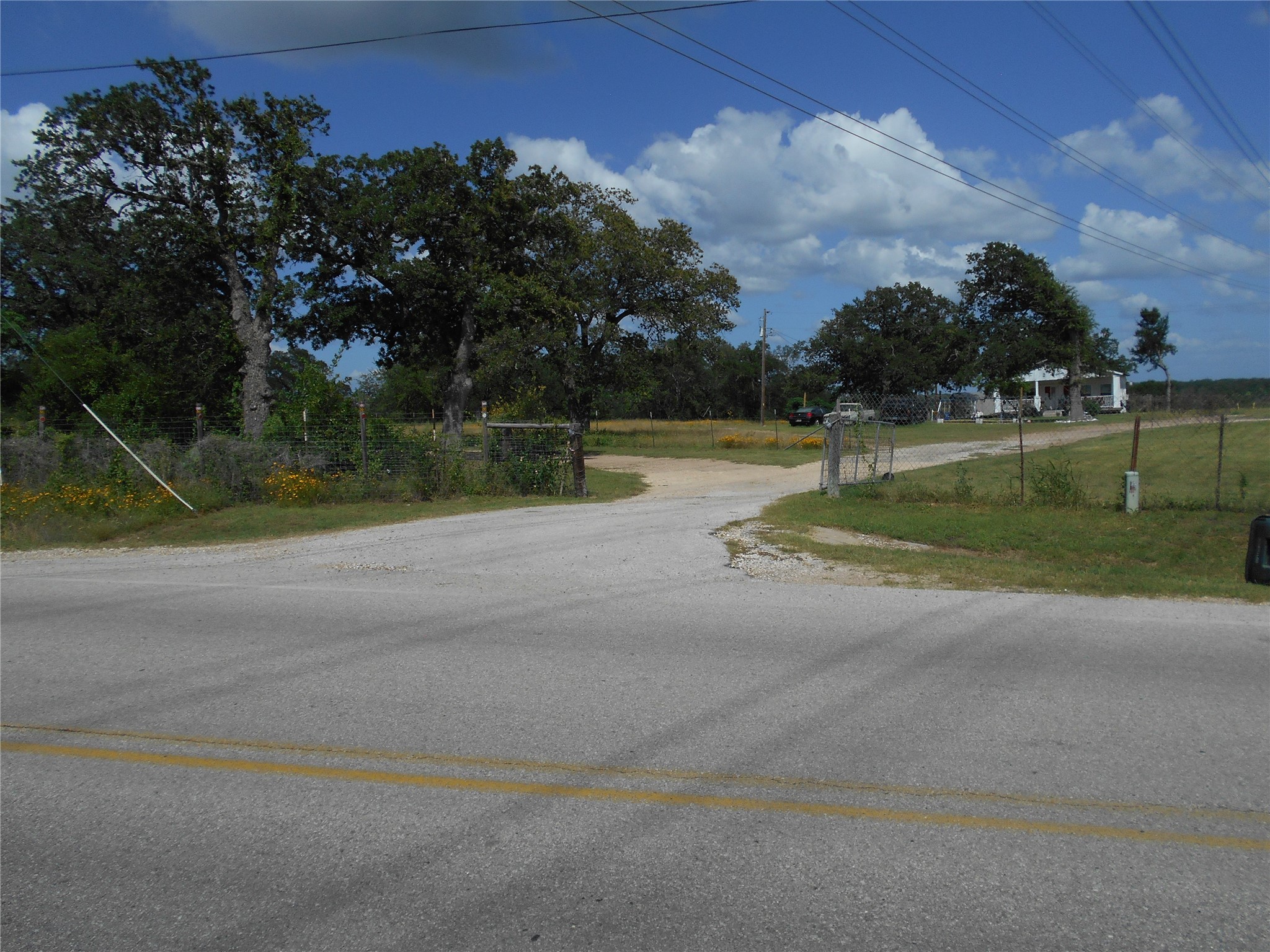 Home in Manor, TX 78653 — photo 2